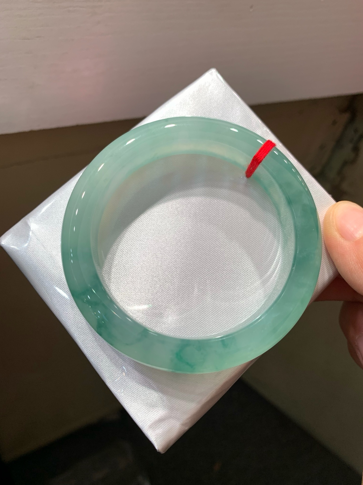 尺寸56.6/12.6/9.4，冰飘花手镯
冰透水润
TG-1445-2000