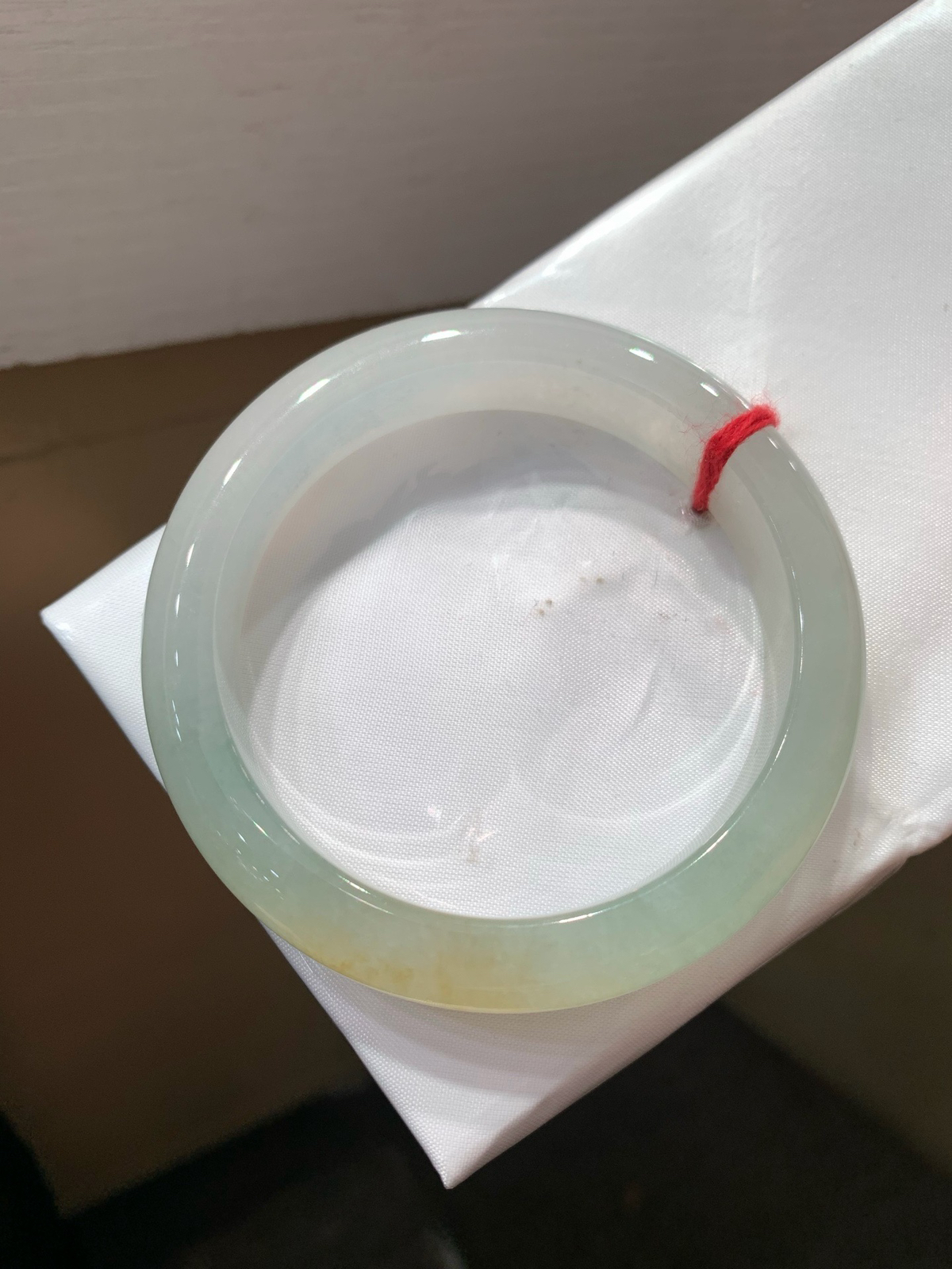 尺寸55.6/12.5/8.5，冰黄手镯
水润细腻
