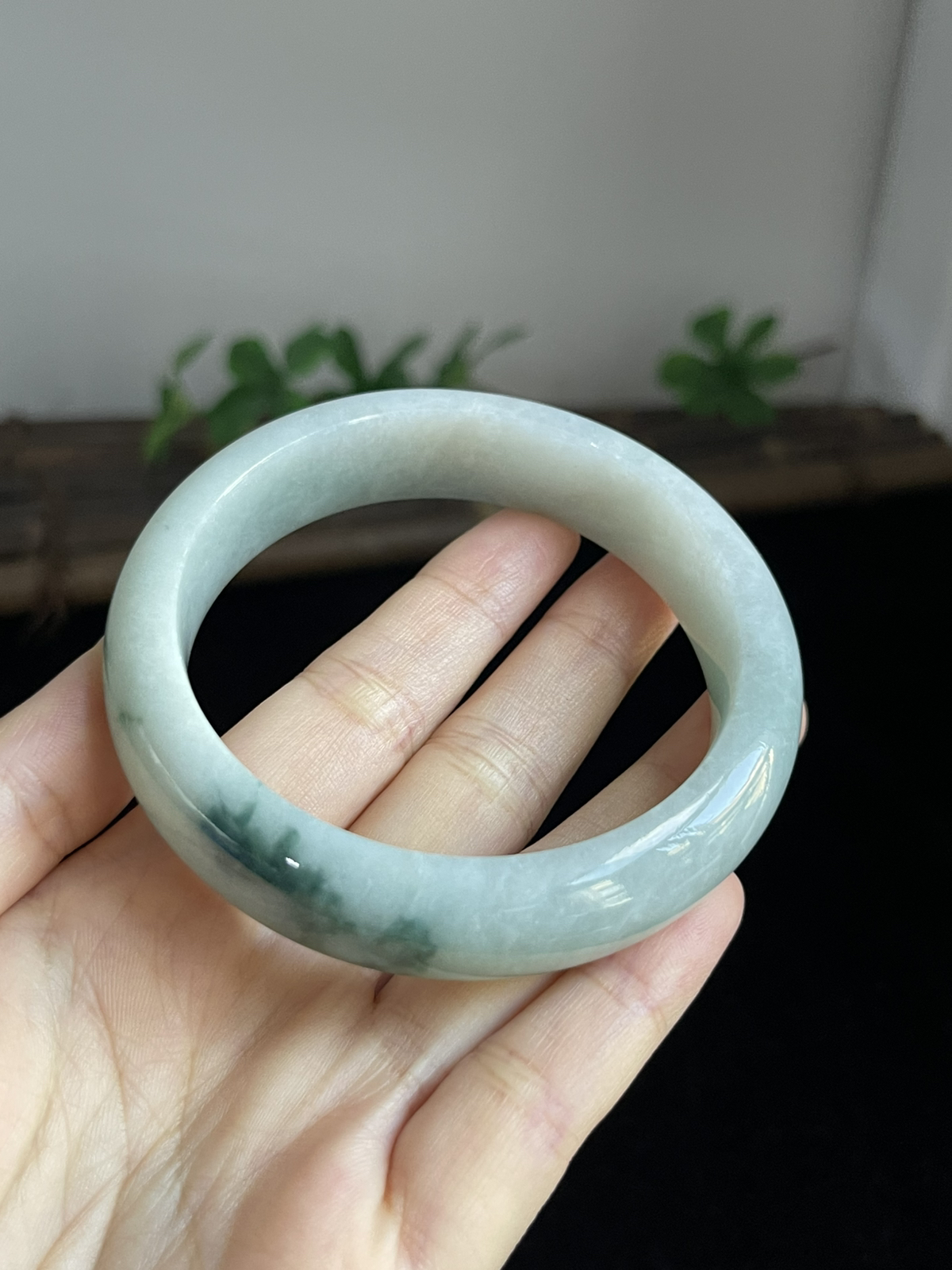 正圈59圈口，翡翠糯化种飘绿手镯