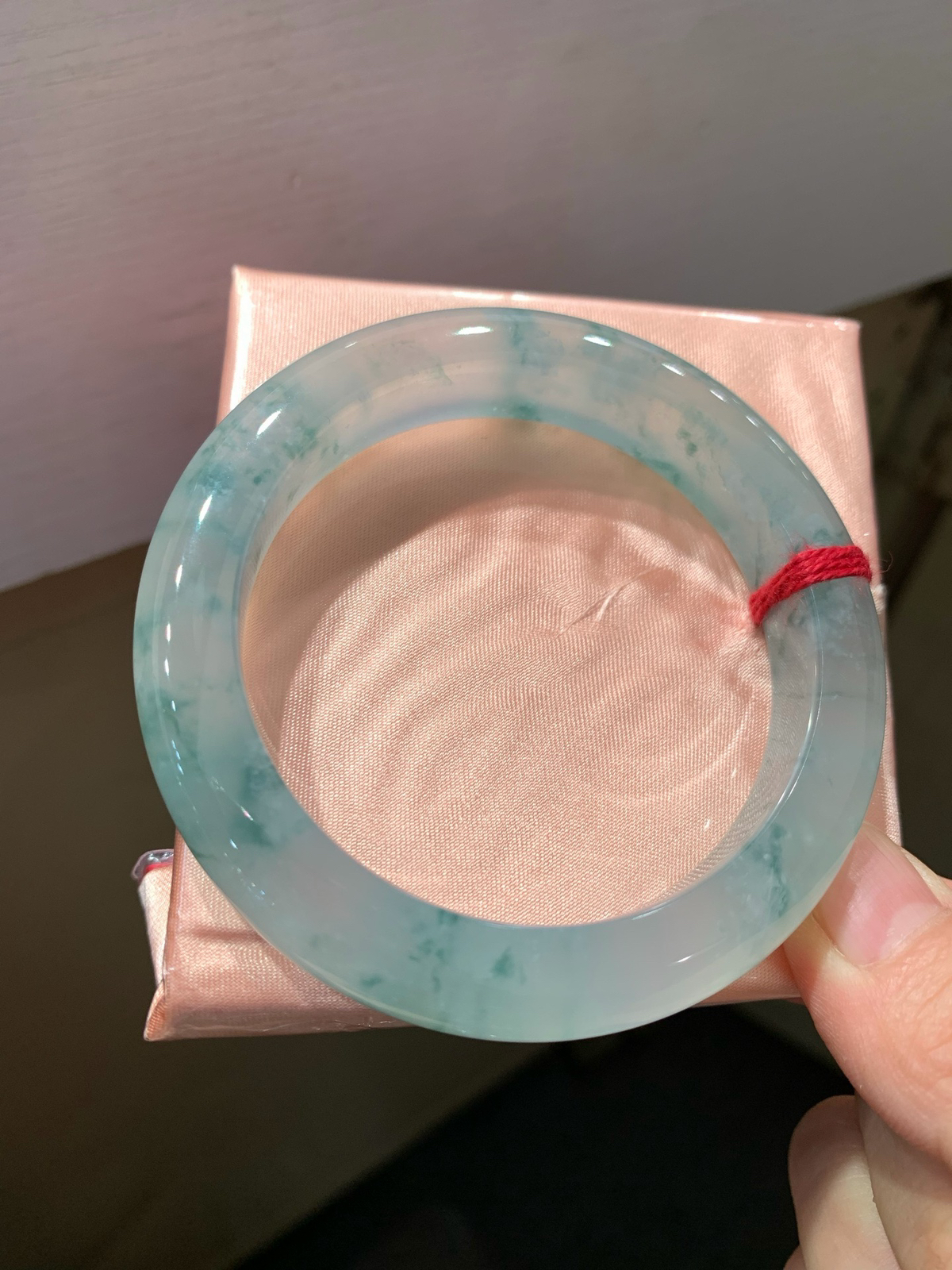 尺寸56.1/11.8/9.7，冰飘花手镯
水润细腻 起光  清新甜美