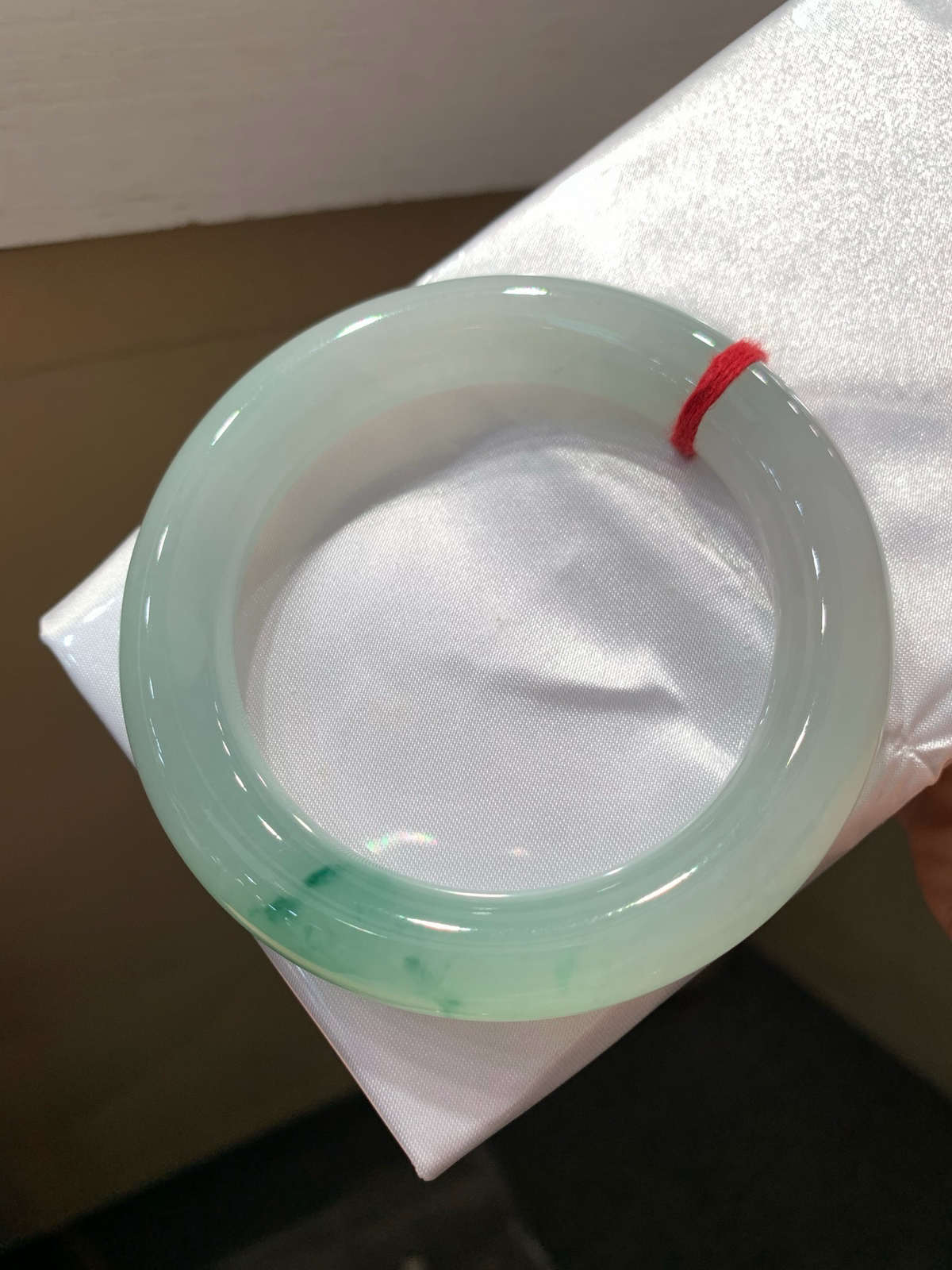 尺寸56.1/11.6，飘花圆条手镯
水润细腻 种老
TG-720-920