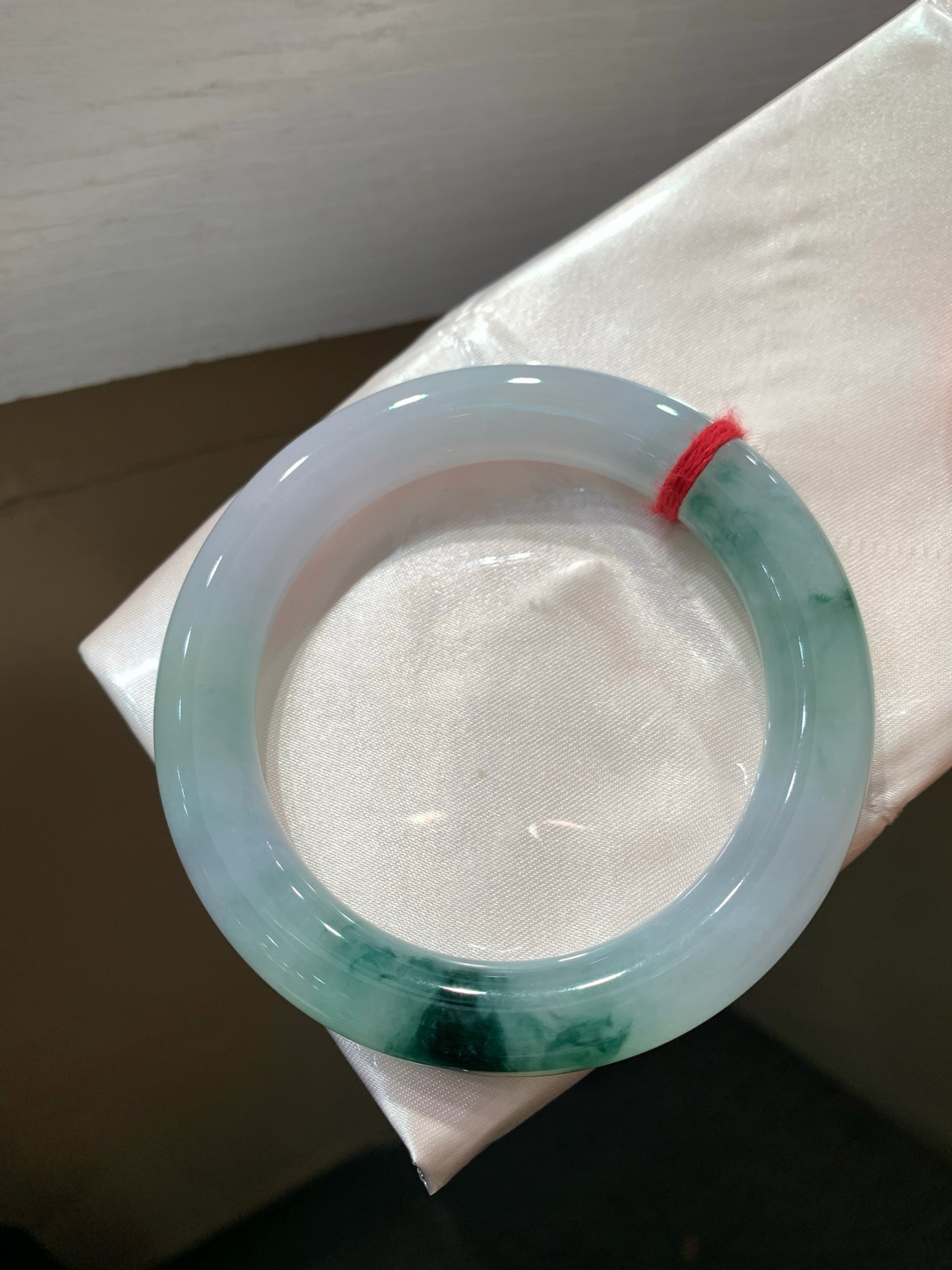 尺寸57.1/10.7  飘花圆条手镯
水润细腻 种老