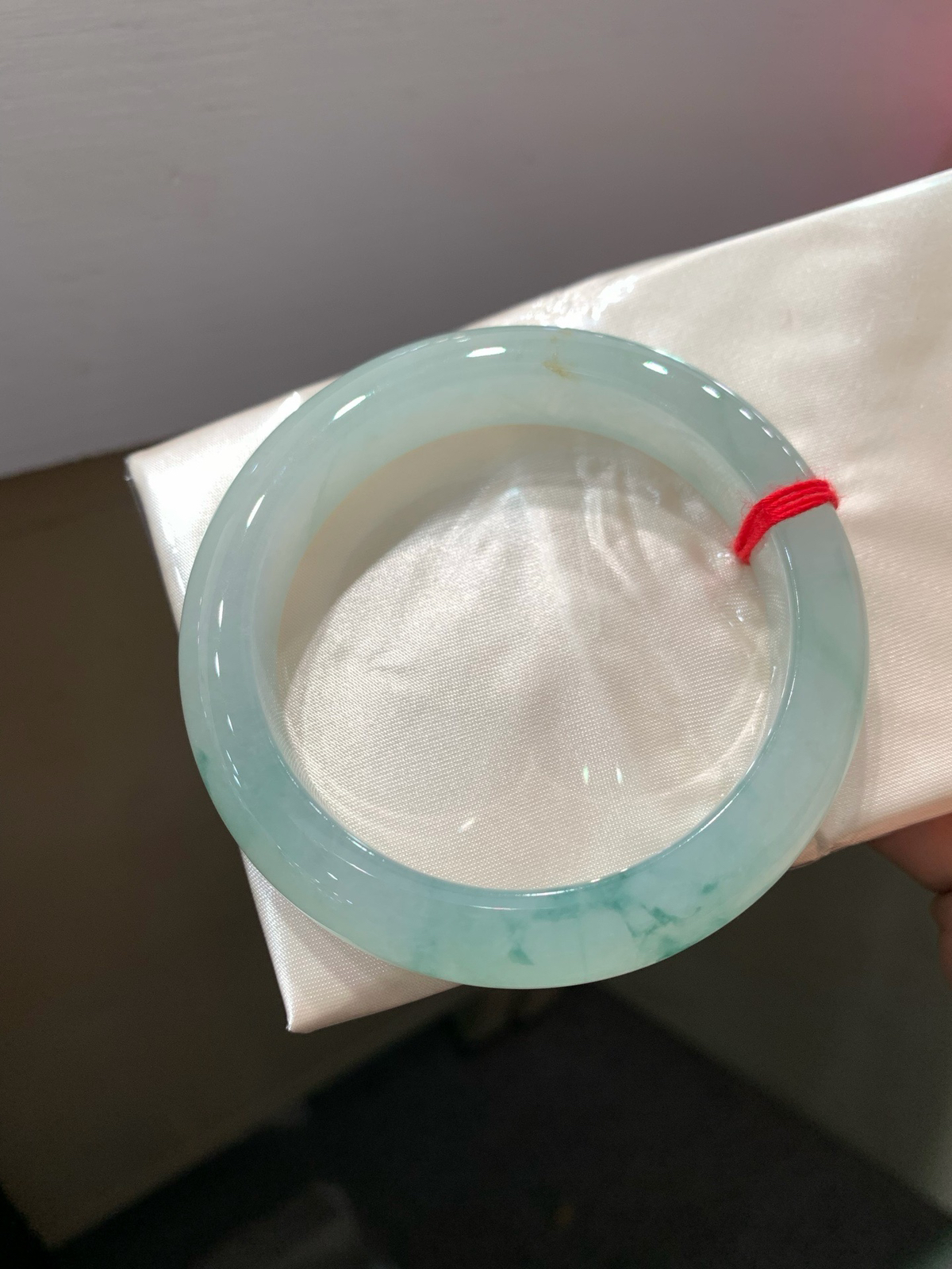 尺寸56.9/12.5/9.5，冰飘花手镯
水润细腻 清新甜美 
TG-825-1100