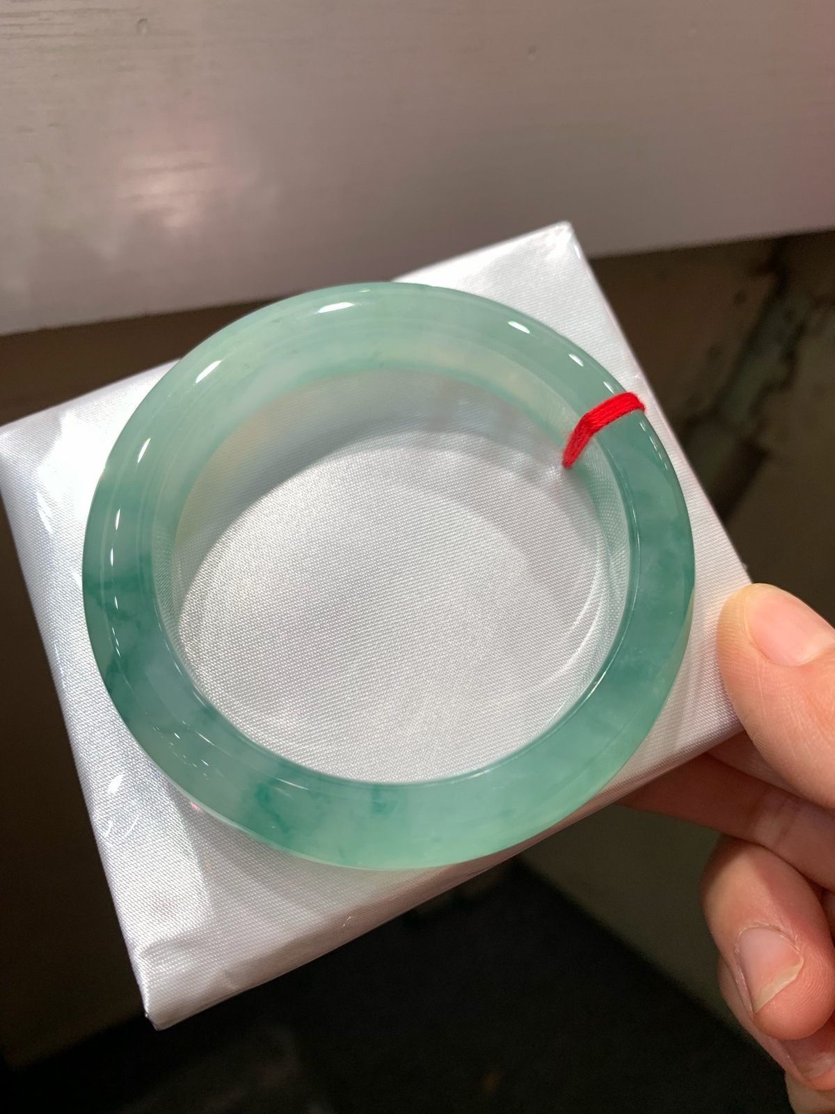 尺寸56.6/12.6/9.4，冰飘花手镯
冰透水润
TG-1445-2000