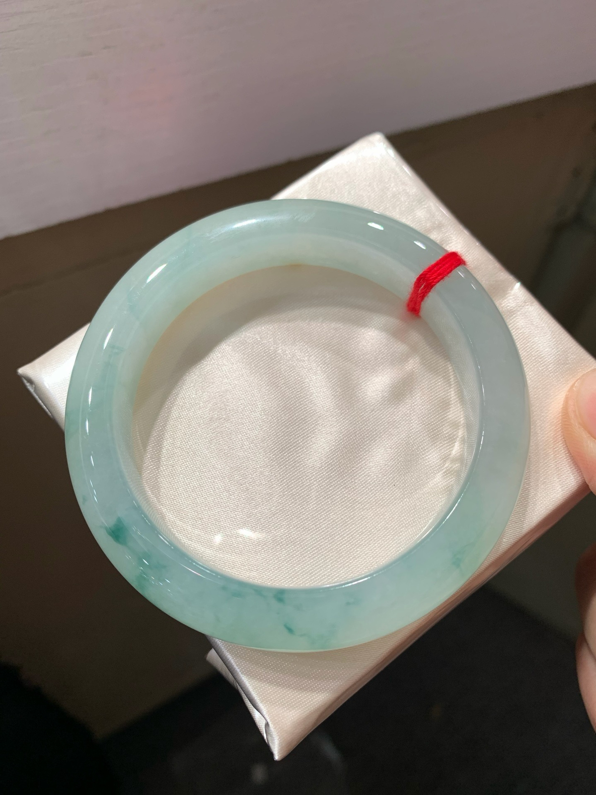 尺寸56.9/12.5/9.5，冰飘花手镯
水润细腻 清新甜美 
TG-825-1100