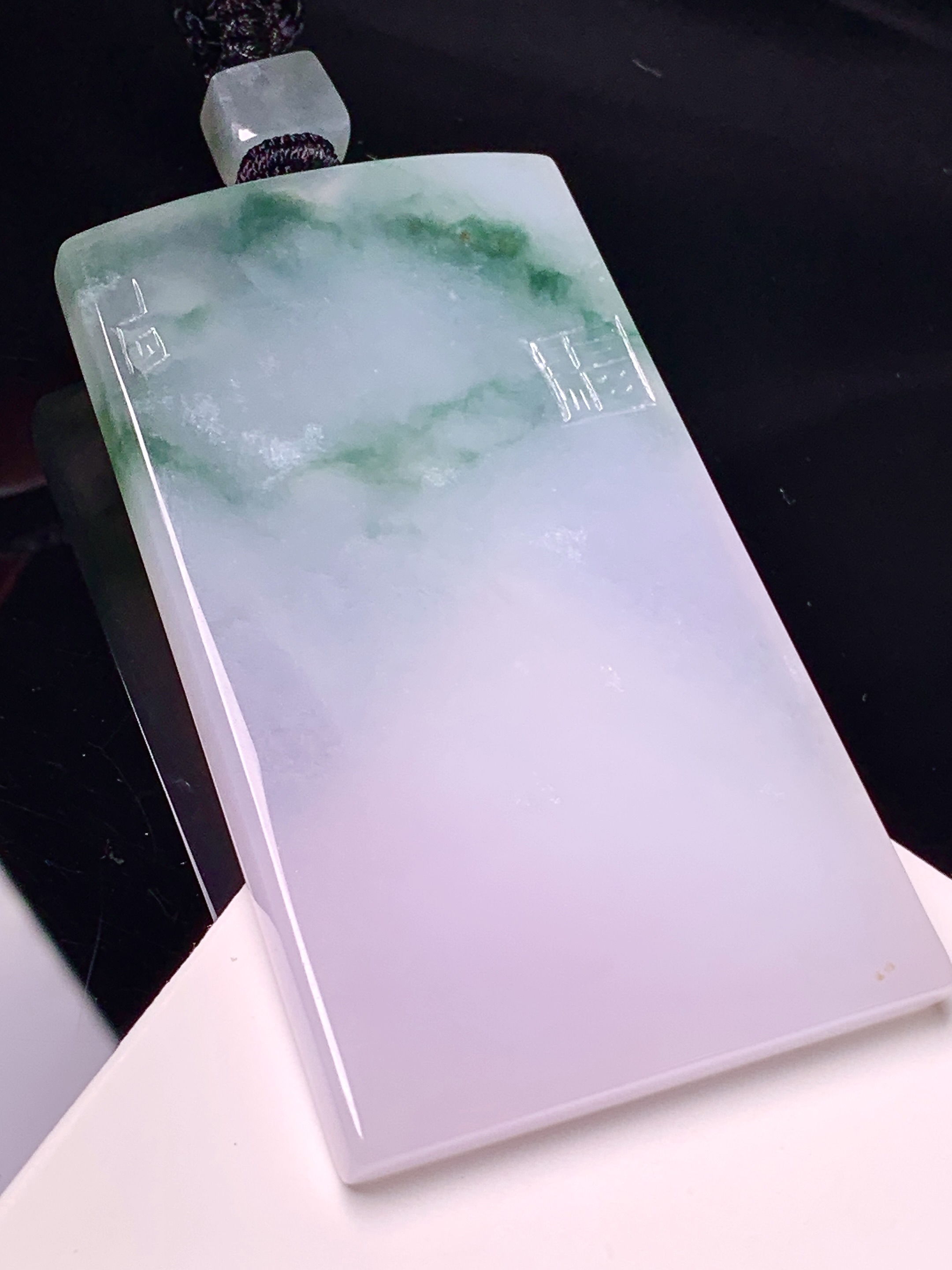 飘绿无事牌吊坠 玉质细腻 色泽艳丽清新 整体尺寸61*38*4.6 w1