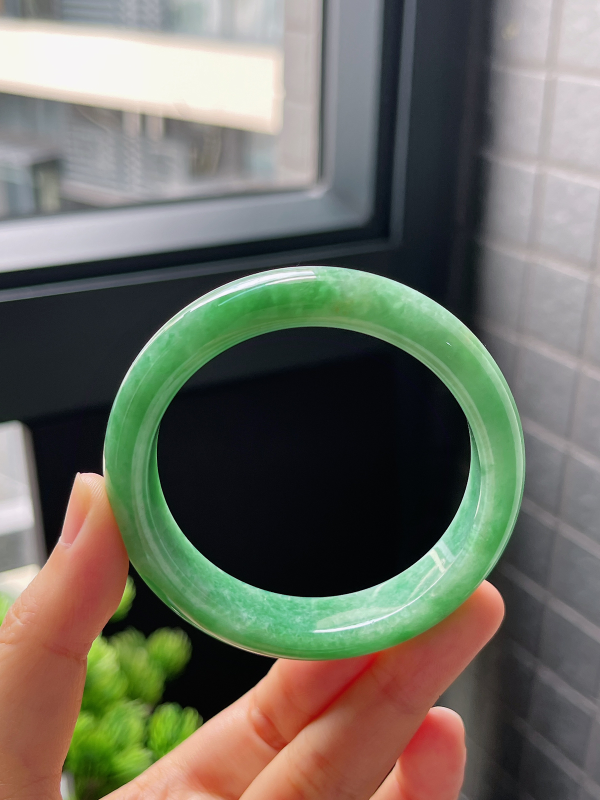 圈口52，糯化满绿正圈小圈口翡翠手镯