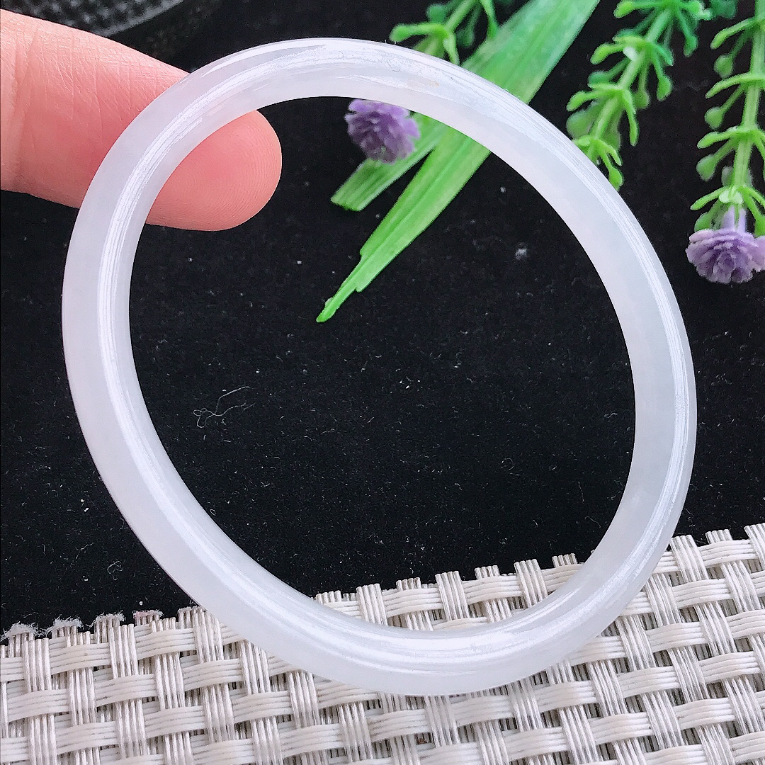实拍A货翡翠55/49/5.5/6老坑冰润起胶白月光贵妃手镯平安镯叮当镯