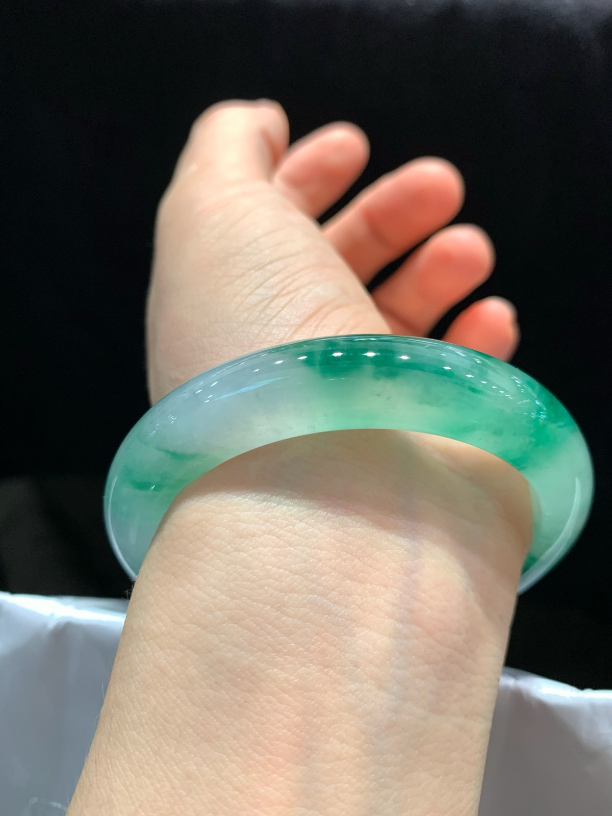 尺寸55/12/8.7，冰种飘花手镯
种好水足 清新甜美
TG-1282-3400