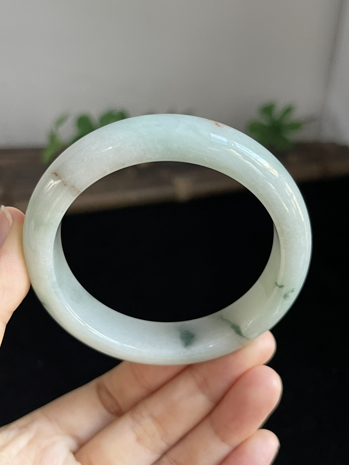 正圈55圈口，翡翠糯化种飘绿手镯