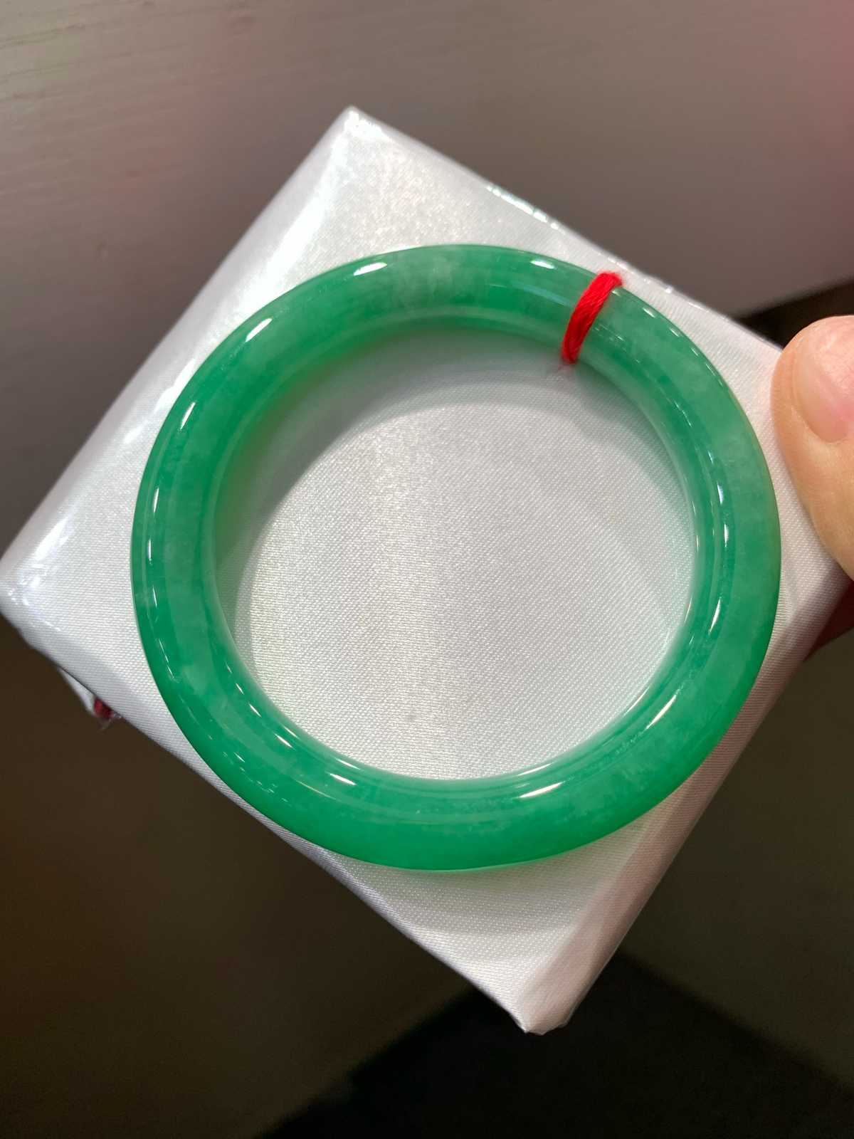 尺寸52.6/9.6，满色圆条手镯
水润细腻  有种有色
TG-1404-1200
