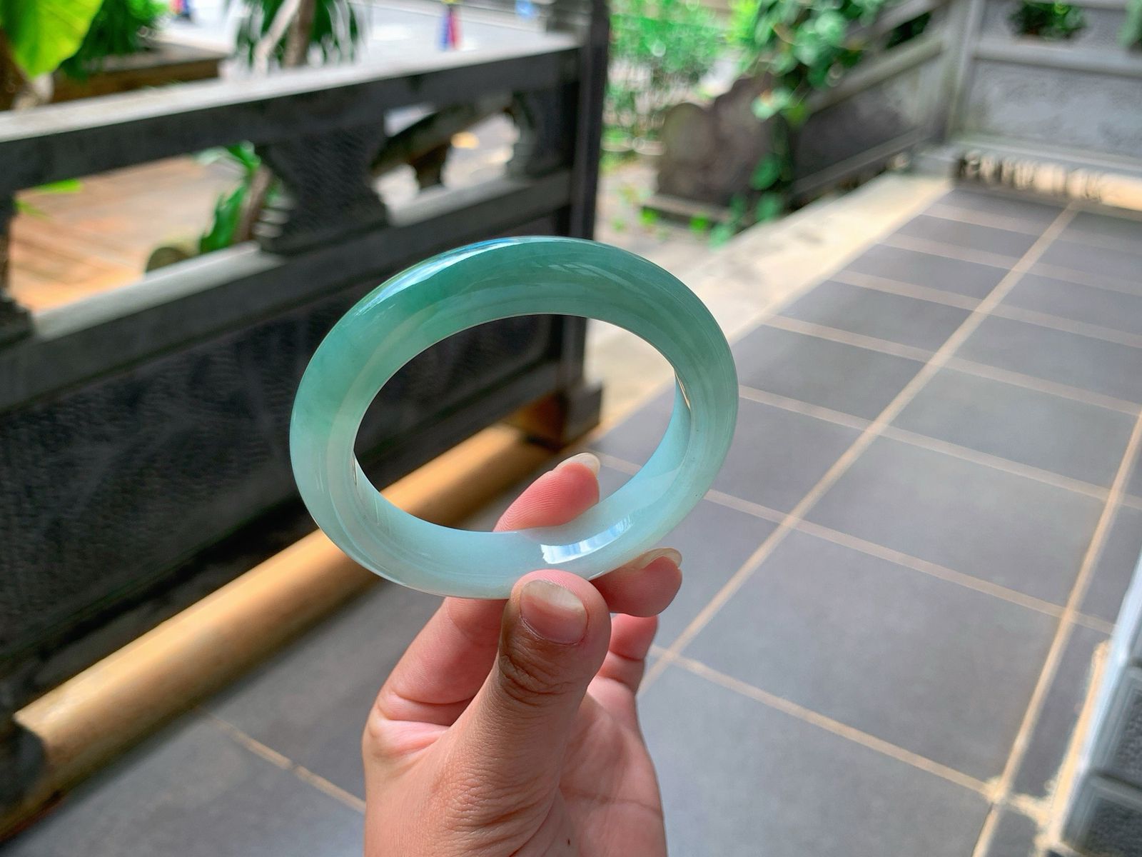 ｜54圈口
油青底，半山水手镯，种老胶润，底妆特别的细腻，山水相间明显，
编号【06-30-01】