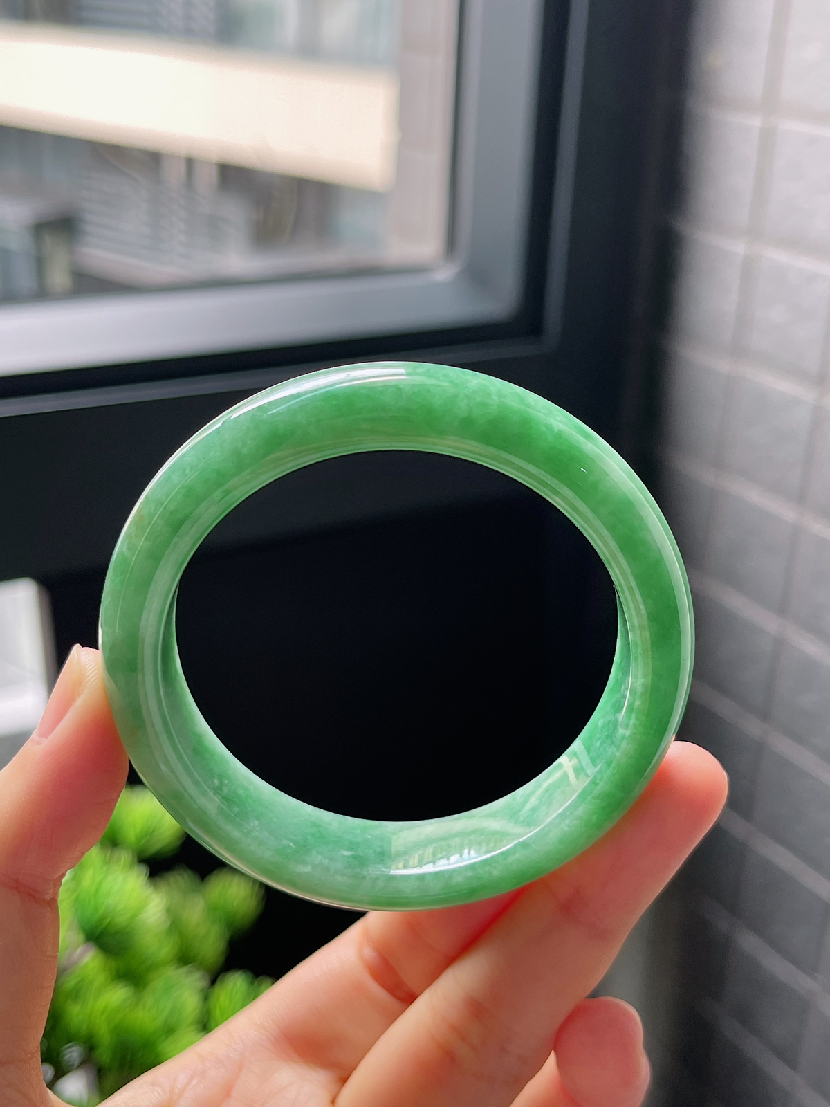 圈口52，糯化满绿正圈小圈口翡翠手镯