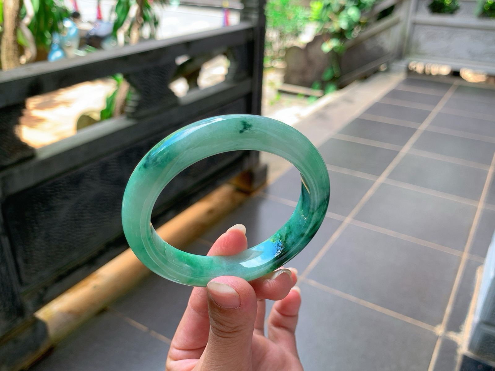 ｜57圈口
满色藓加绿，端庄大气，气宇轩昂的气质满满，冰润细腻
编号【06-30-09】