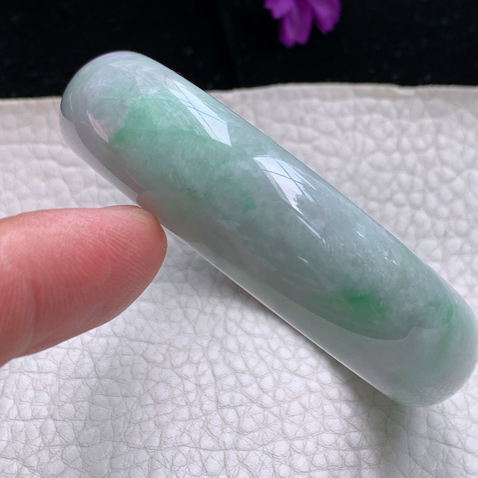 js实拍58.5*17*8轮胎镯 缅甸翡翠a货玉手镯胶感 飘绿灵动正圈玉手环