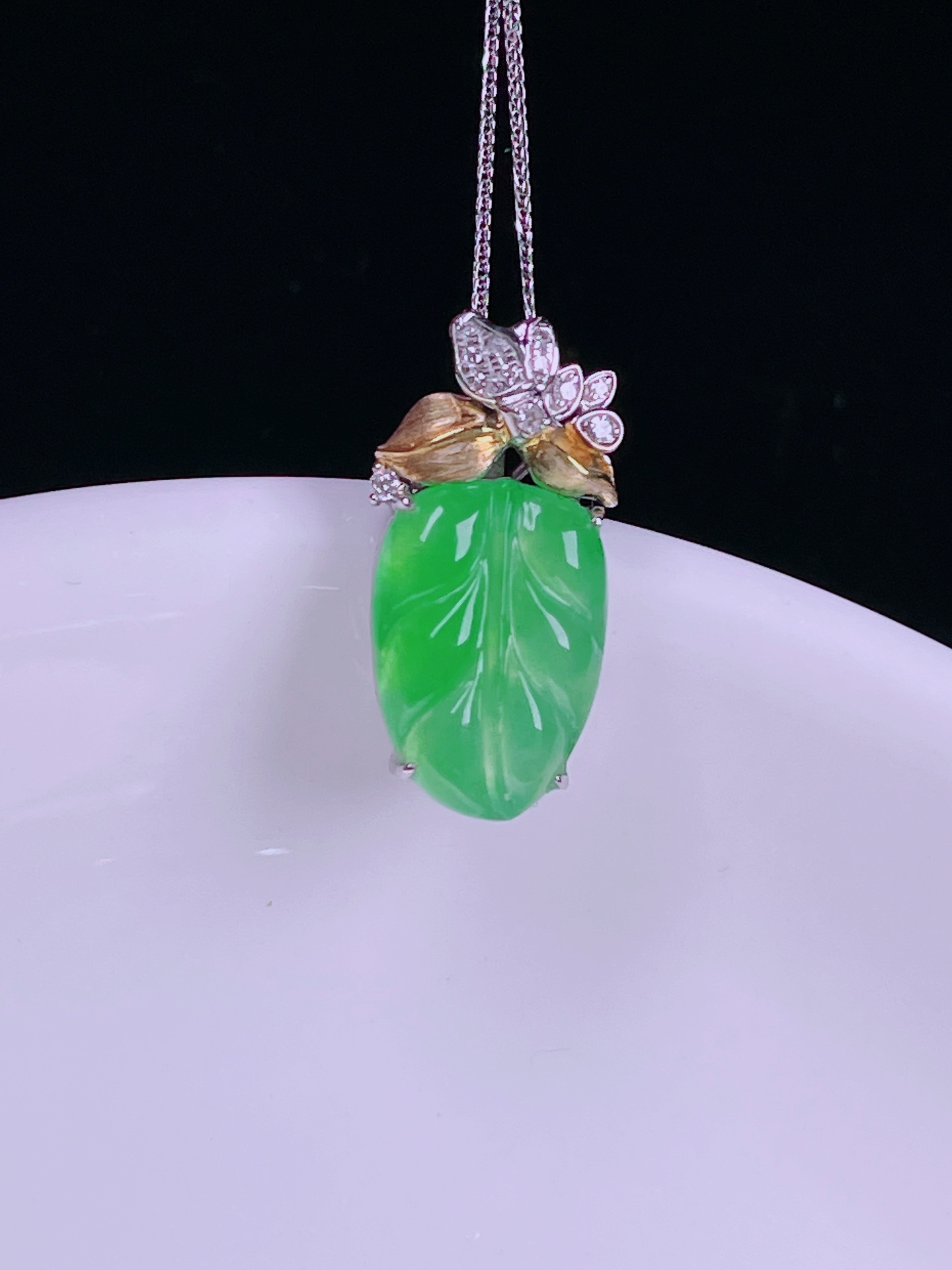️冰绿树叶锁骨链，老种起光，细底通透，尺寸：19/9.3/4.6mm0630