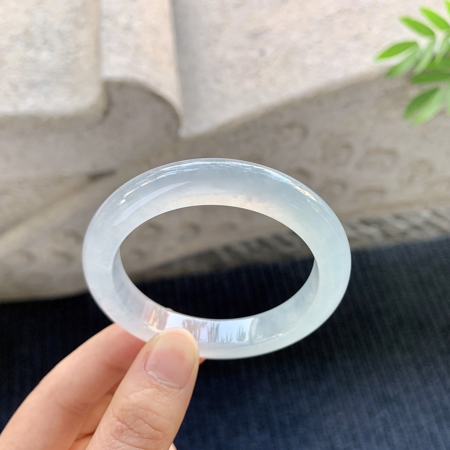 正圈49 50【圈口】50.4/10.5/8.1【编码】BA062977【描述】冰种，清透，水润，种老，细腻，内侧有纹线