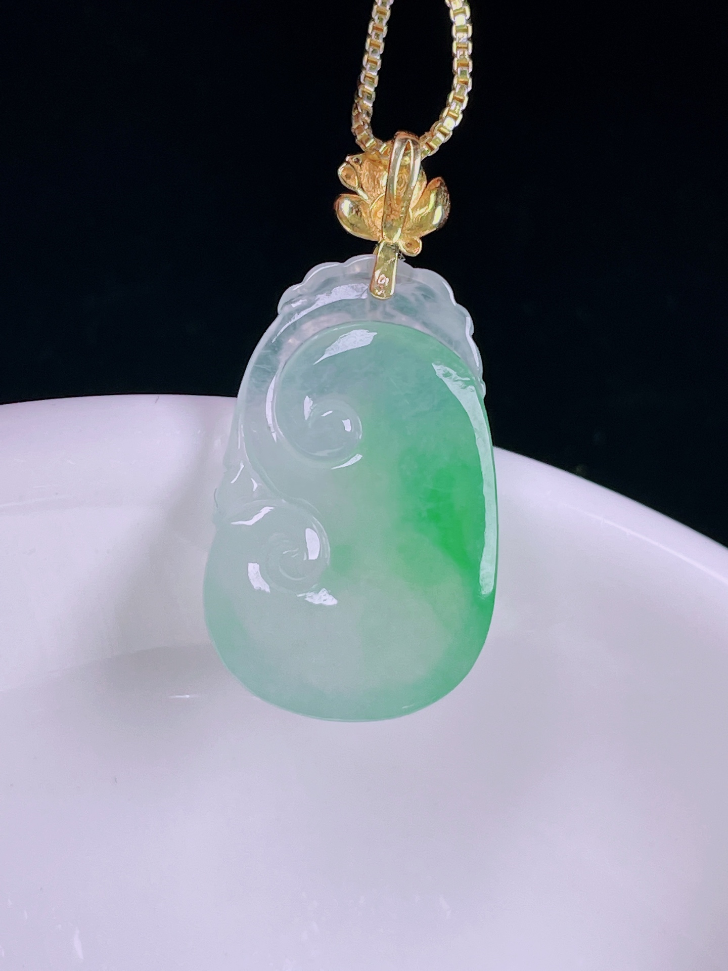 ️冰绿如意，老种起光，细底通透，尺寸：28裸石21.8/13.8/4.5mm0630