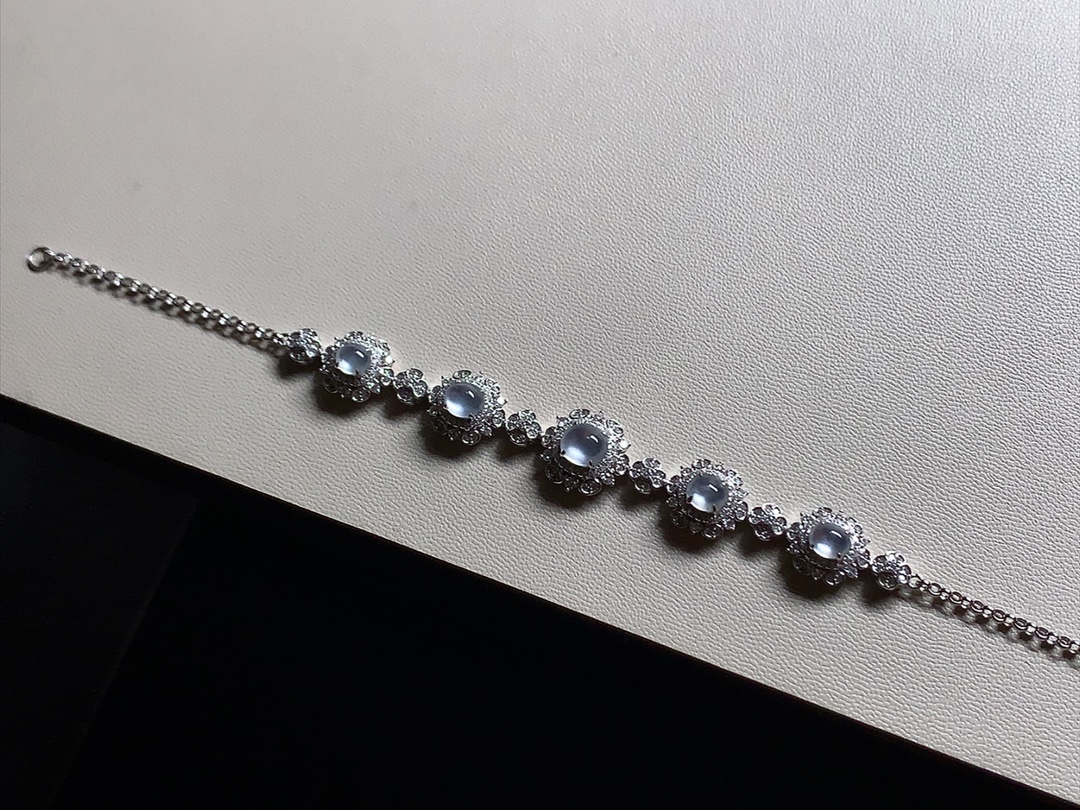 ️ 玻璃种蛋面手链 18K，冰透感十足，尺寸11.5*7、6*5.6、全长160mm