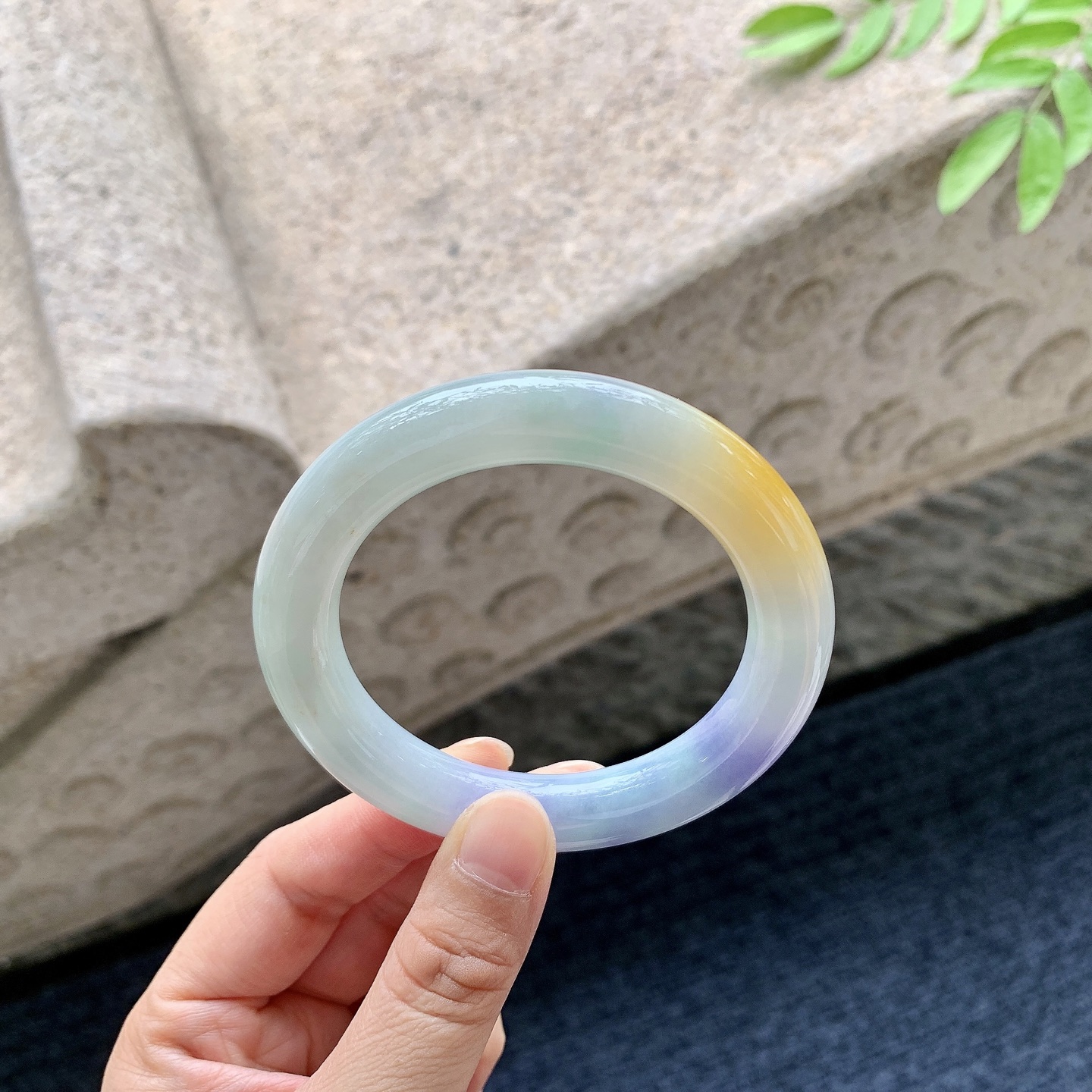 圆条53 54【圈口】54/10.3/10.8【编码】GL070152【描述】细糯三彩，水润，种老，细腻，打灯有絮线