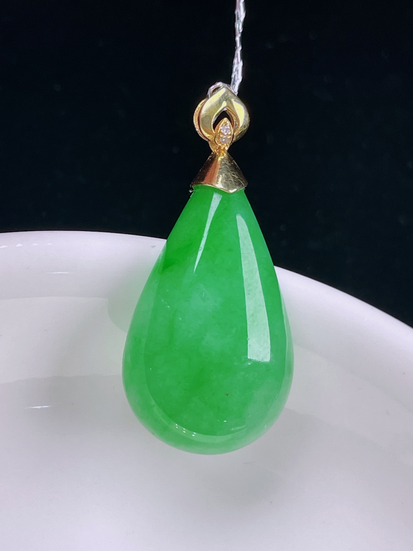️飘绿水滴，老种起光，细底通透，尺寸：29.3裸石24.2/13.8/6mm0701