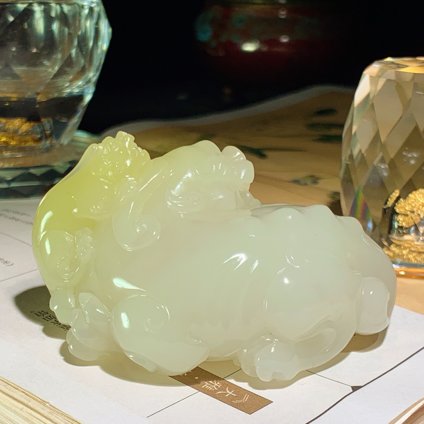 新疆和田玉黄口料携子上朝貔貅把件 尺寸74/46/43重155.6克。玉质细腻油润。手推出油。佩戴高端典雅。lt260630
