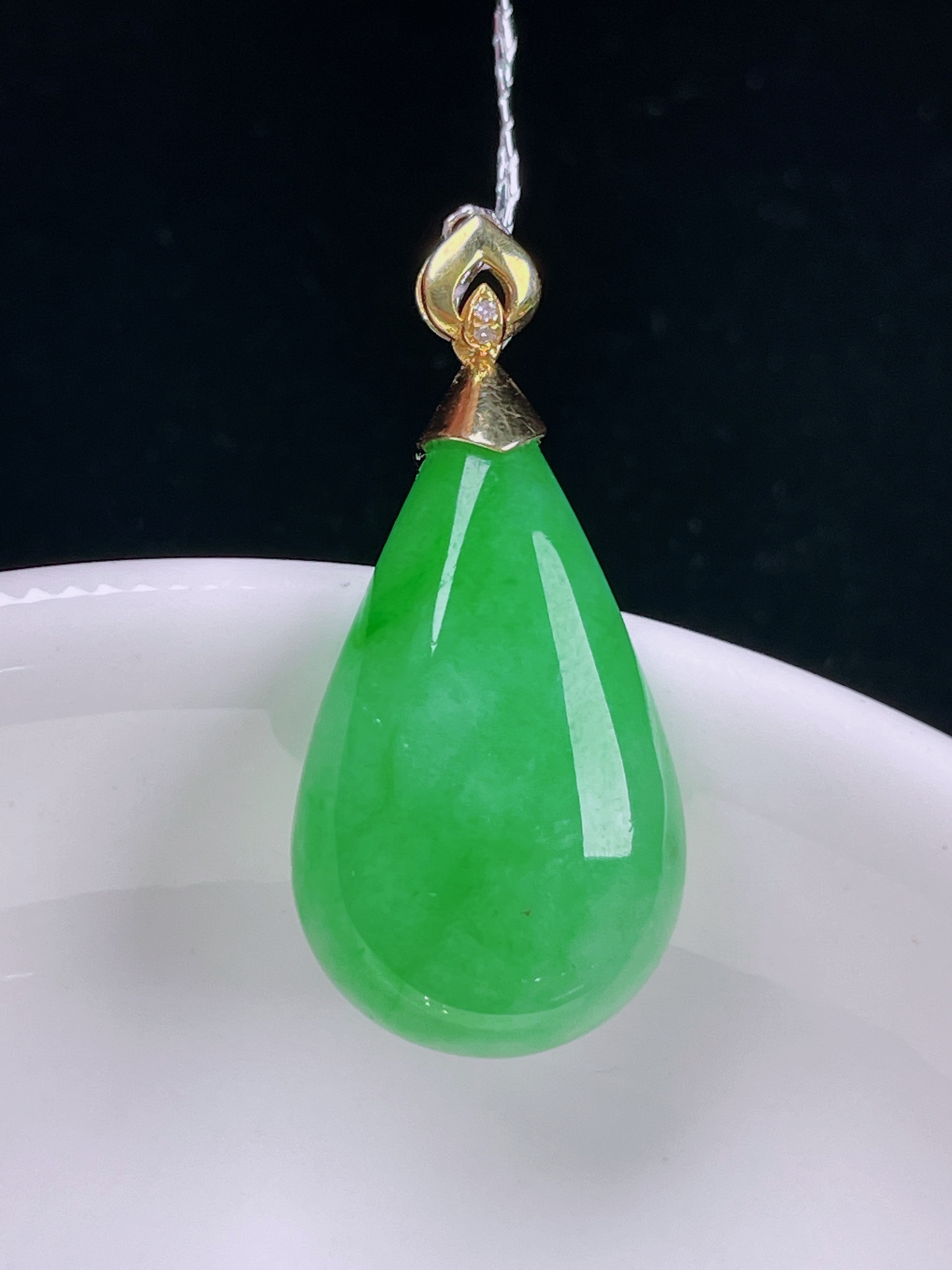 ️飘绿水滴，老种起光，细底通透，尺寸：29.3裸石24.2/13.8/6mm0701