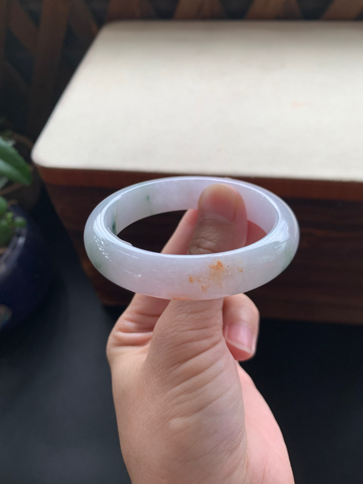 52.4圈口洒金飘花正圈手镯