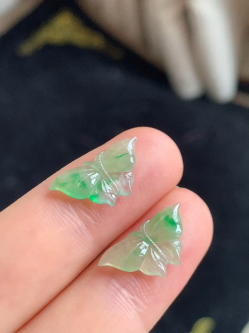 ️天然翡翠，飘绿蝴蝶 尺寸9-16.7-1.7