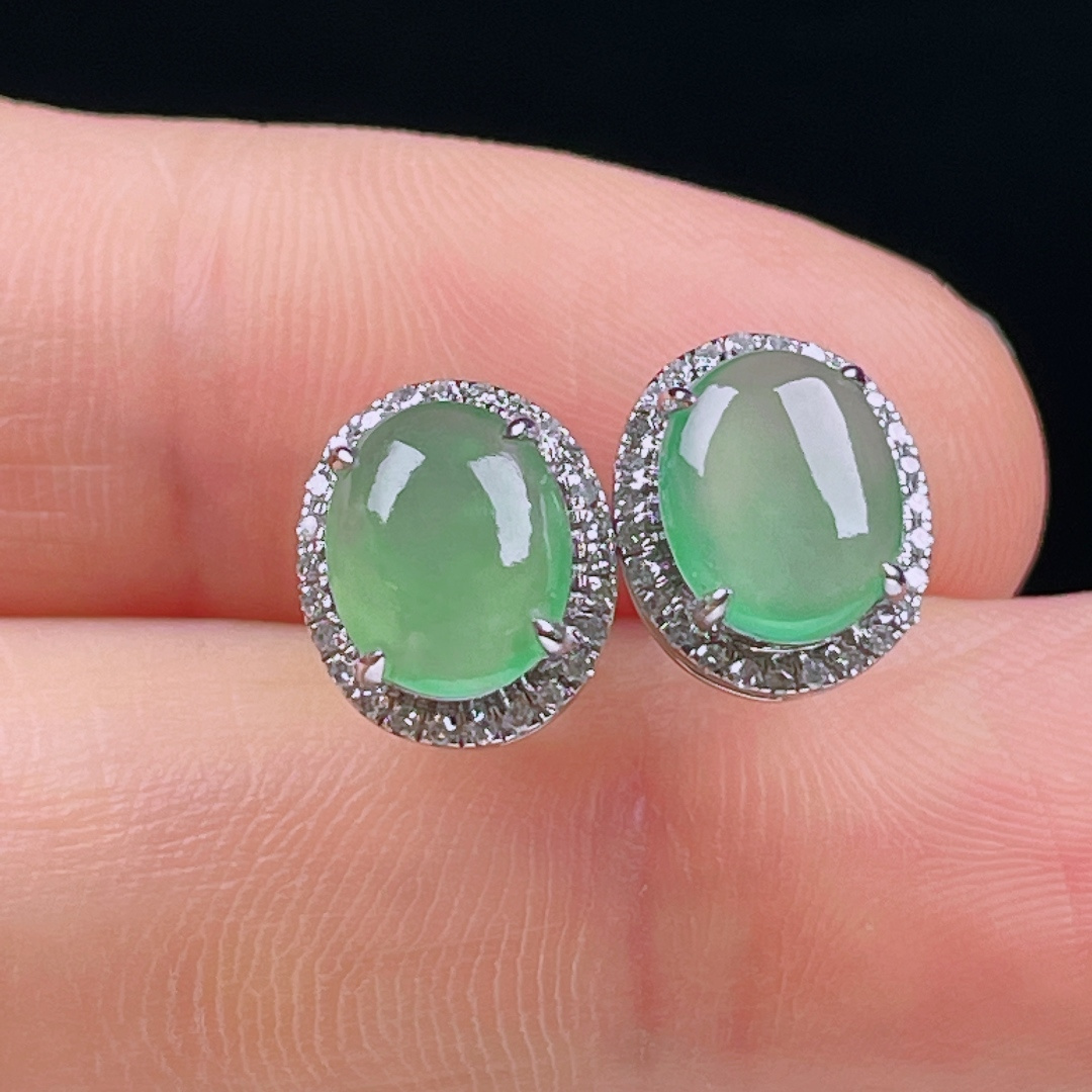 ️冰绿耳钉，老种起光，细底通透，尺寸：裸石8.2/7/3mm0701