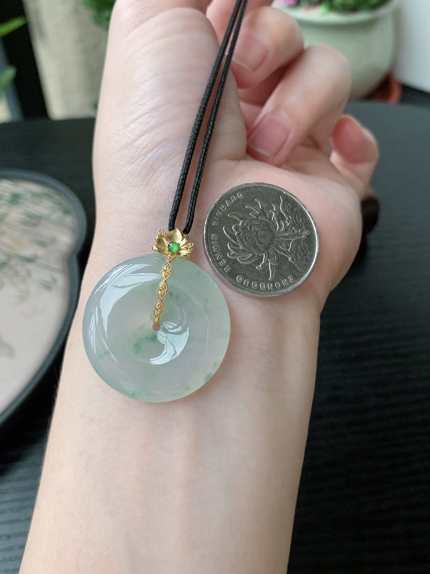 18k金镶嵌老坑冰种胶感飘绿花平安扣吊坠 裸石尺寸:29.2-5.9mm