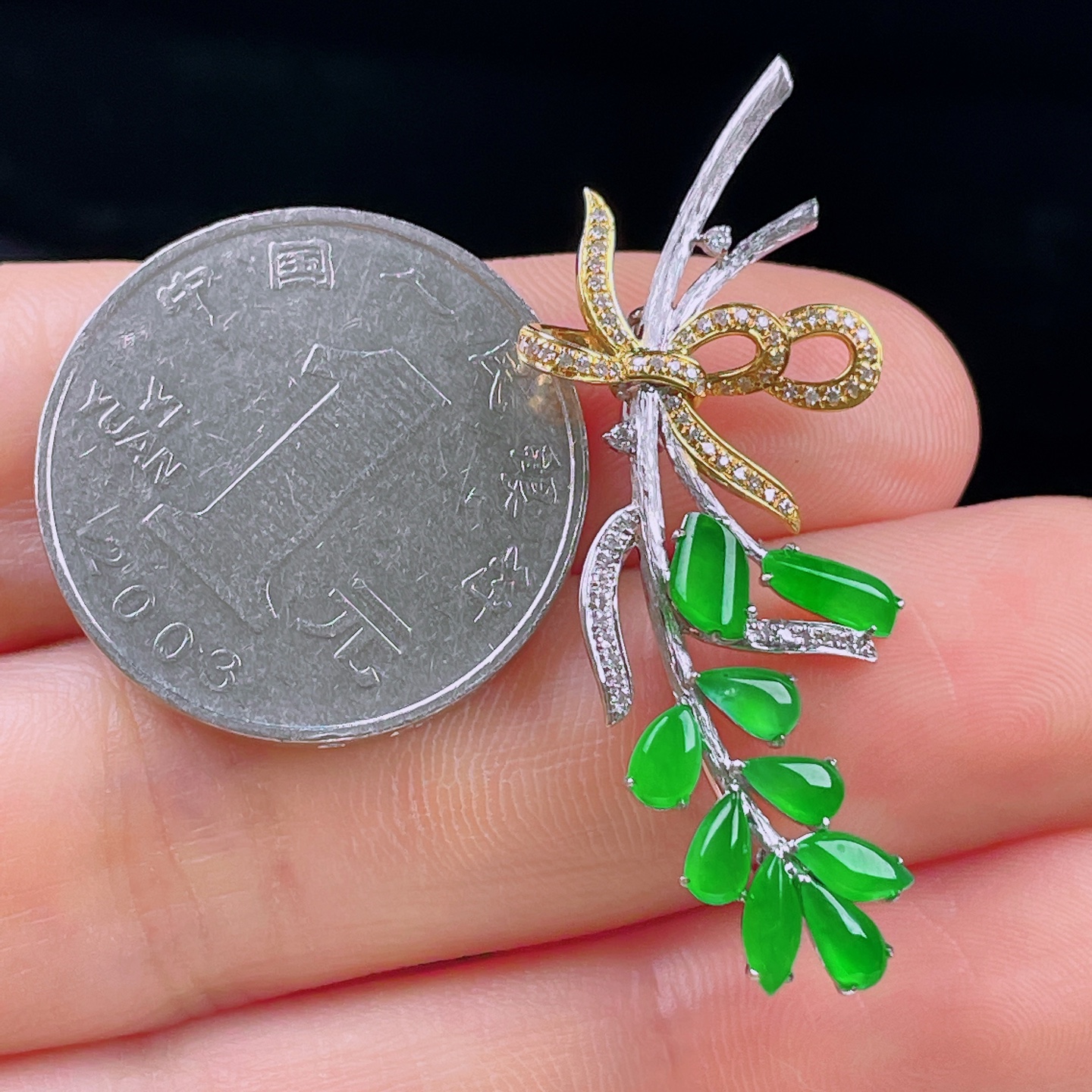 冰绿胸针，老种起光，细底通透，尺寸：42.3/14.6/4.6mm0701