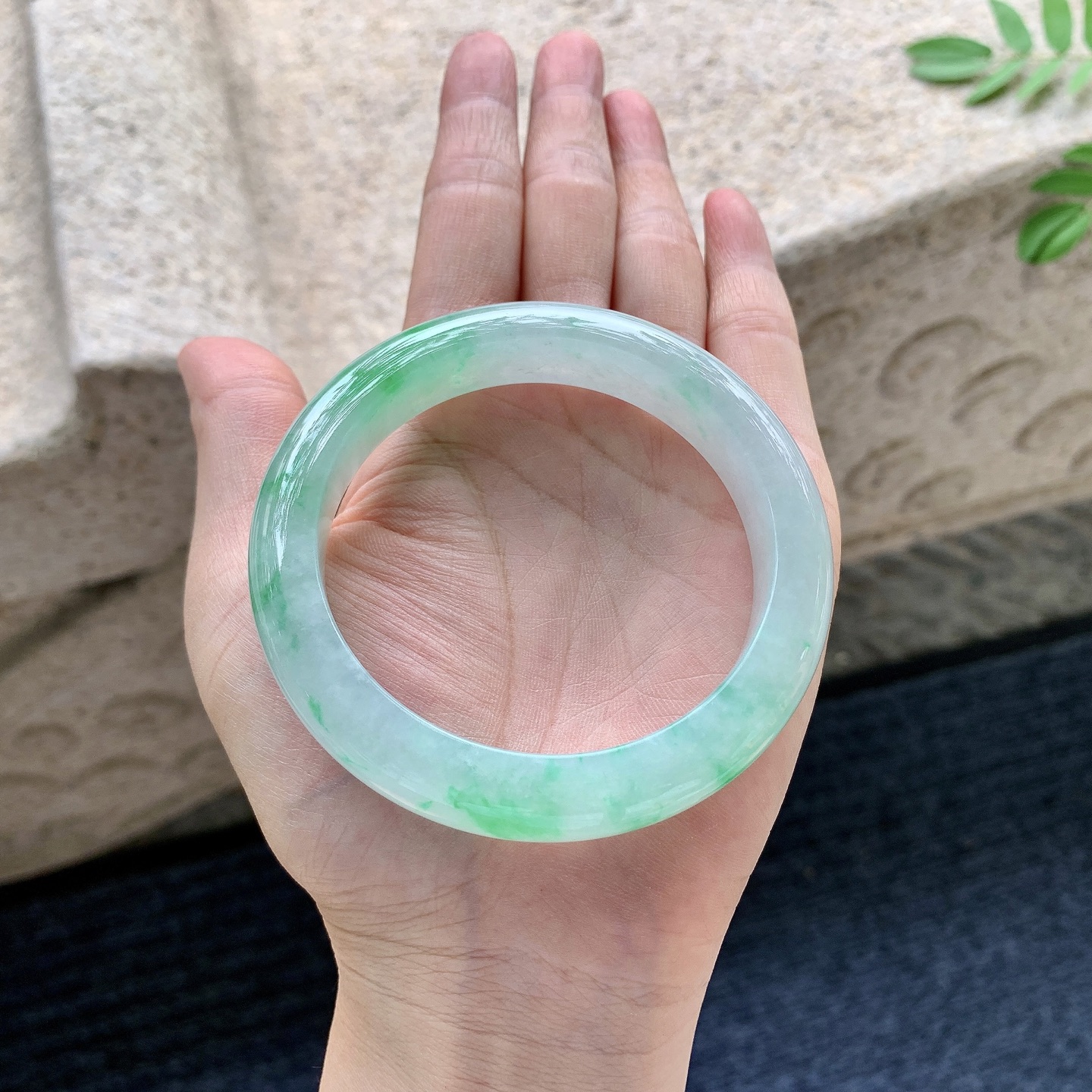 正圈 冰糯飘绿，水润，种老，细腻，打灯有棉纹