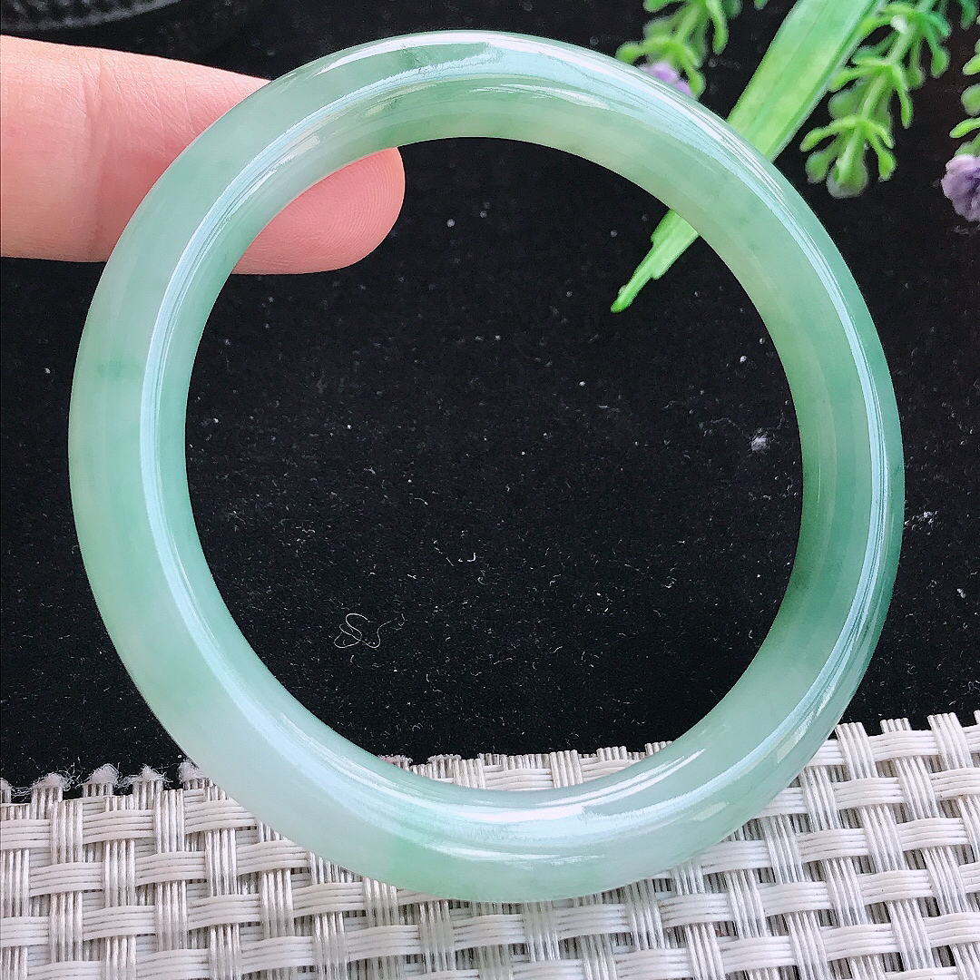 实拍A货翡翠53.5/8.6老坑冰胶飘花圆条手镯平安镯平安镯