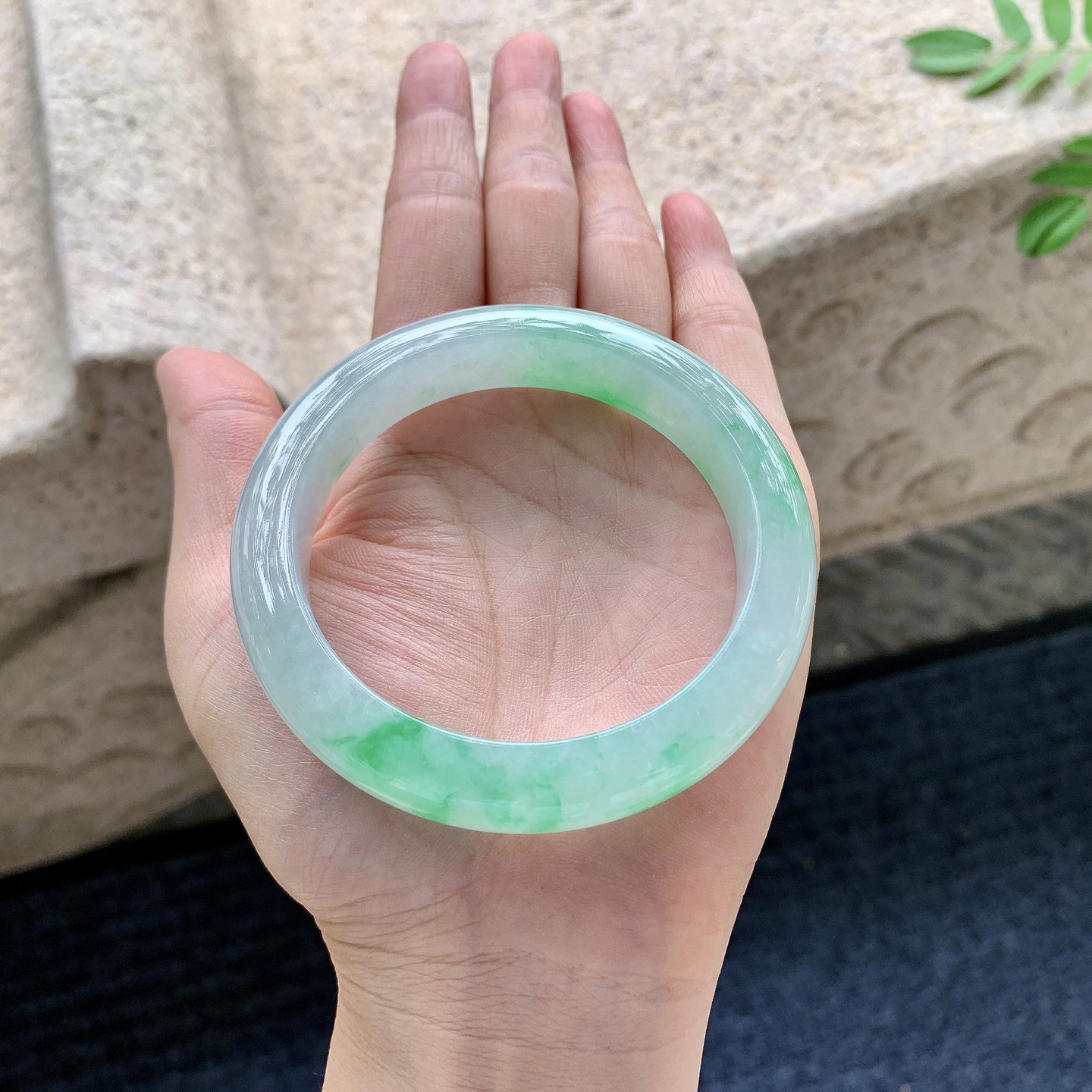 正圈 冰糯飘绿，水润，种老，细腻，打灯有棉纹