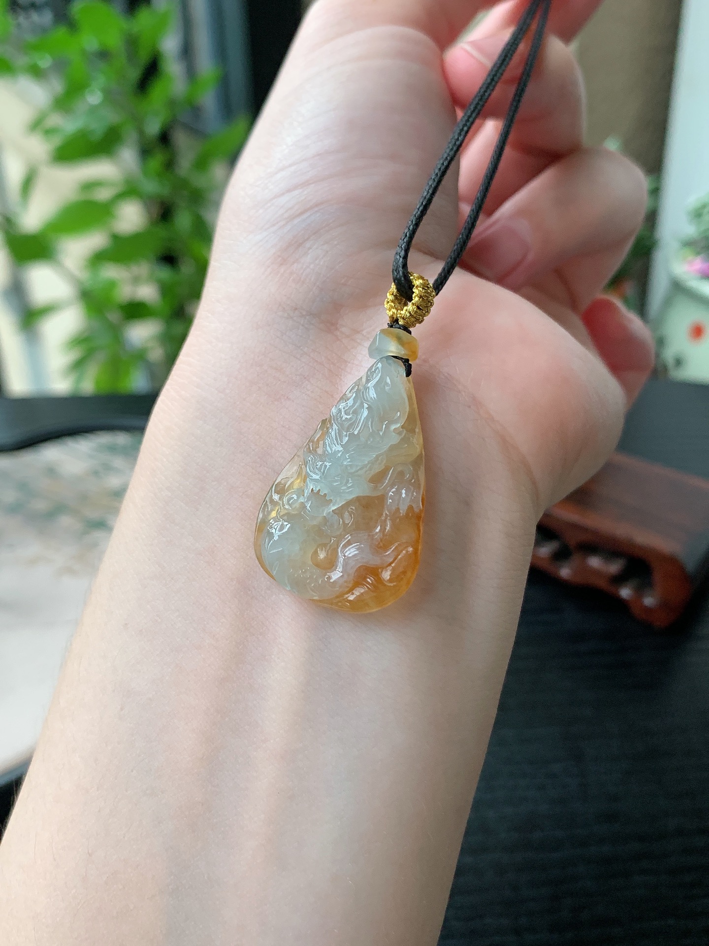老坑冰种胶感飘黄翡龙牌吊坠 裸石尺寸:31-20.5-6.8mm