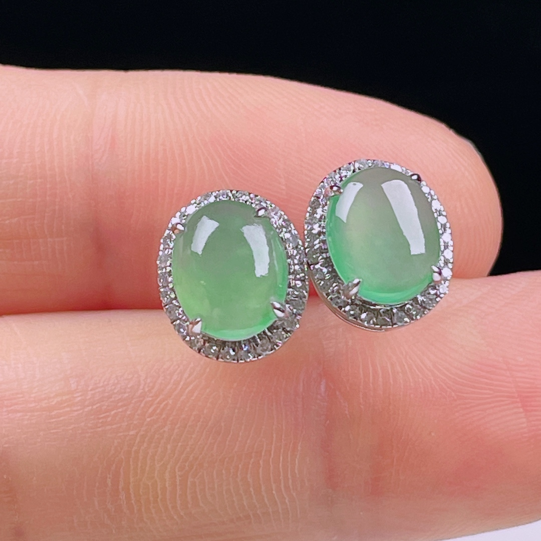 ️冰绿耳钉，老种起光，细底通透，尺寸：裸石8.2/7/3mm0701