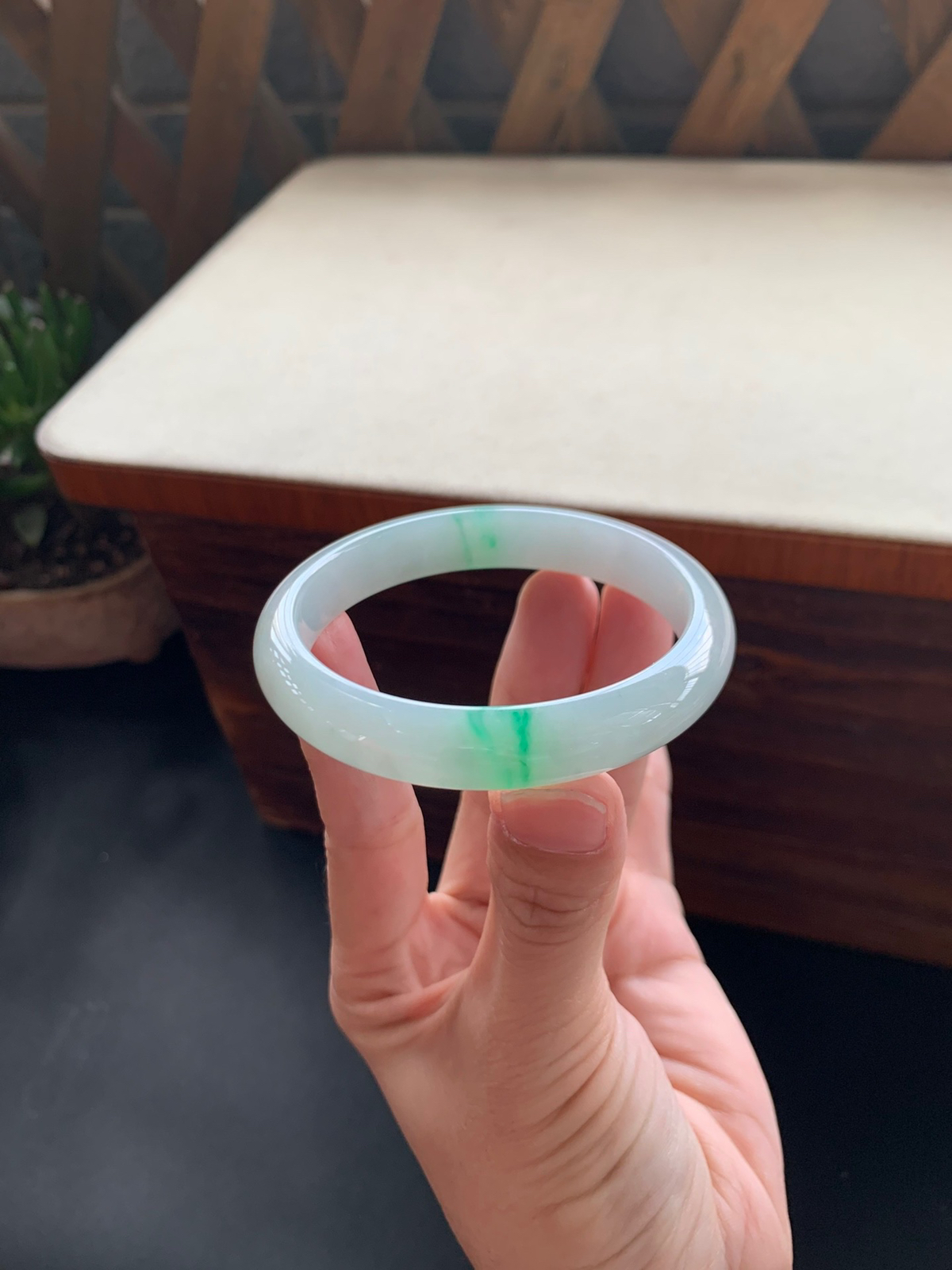56圈口金丝绿正圈手镯