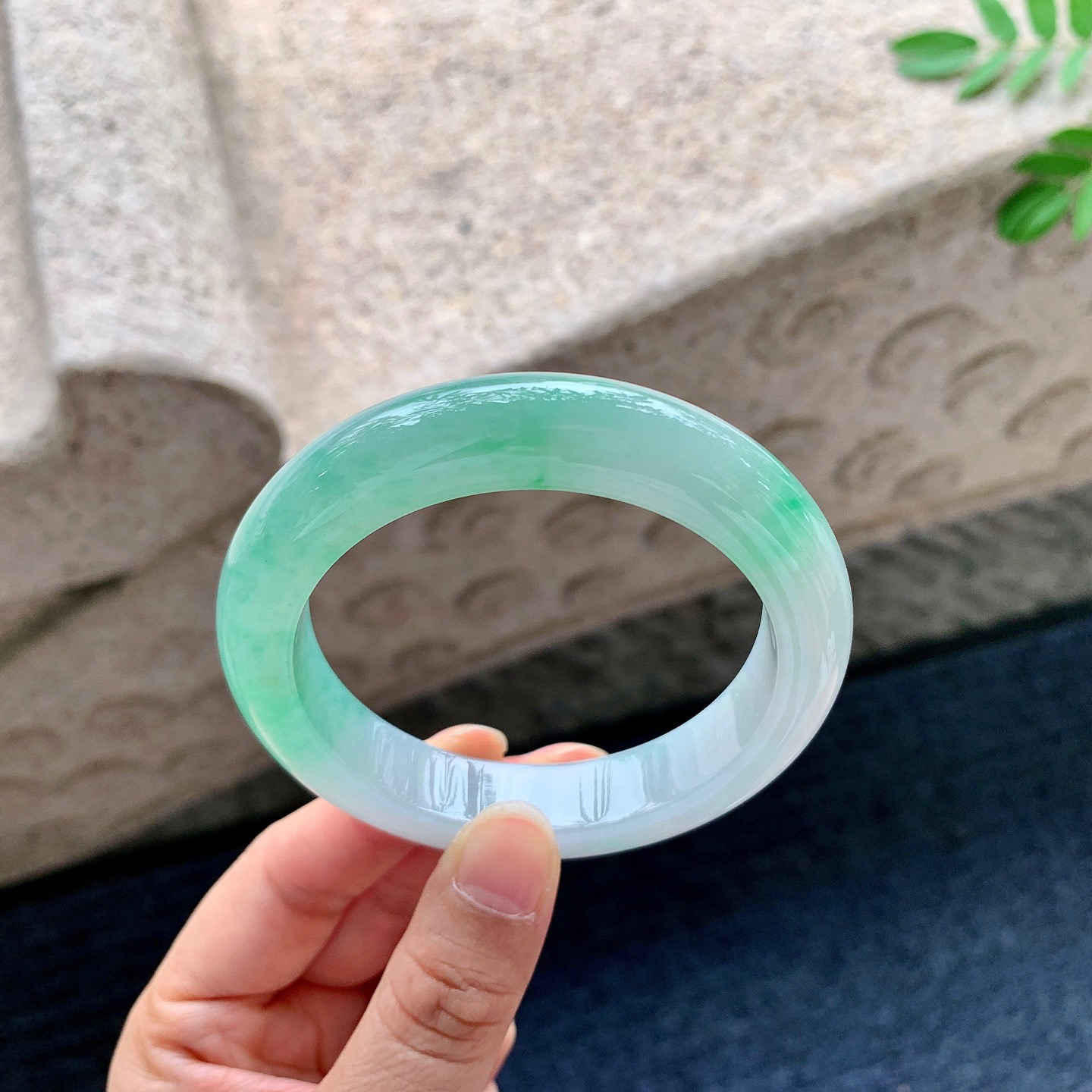 55圈口飘绿正圈手镯