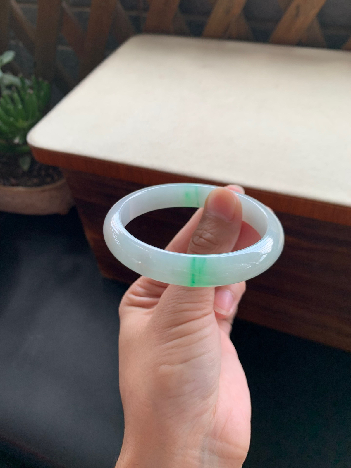56圈口金丝绿正圈手镯