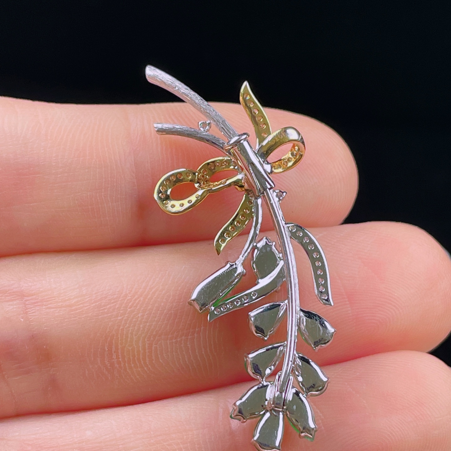 冰绿胸针，老种起光，细底通透，尺寸：42.3/14.6/4.6mm0701