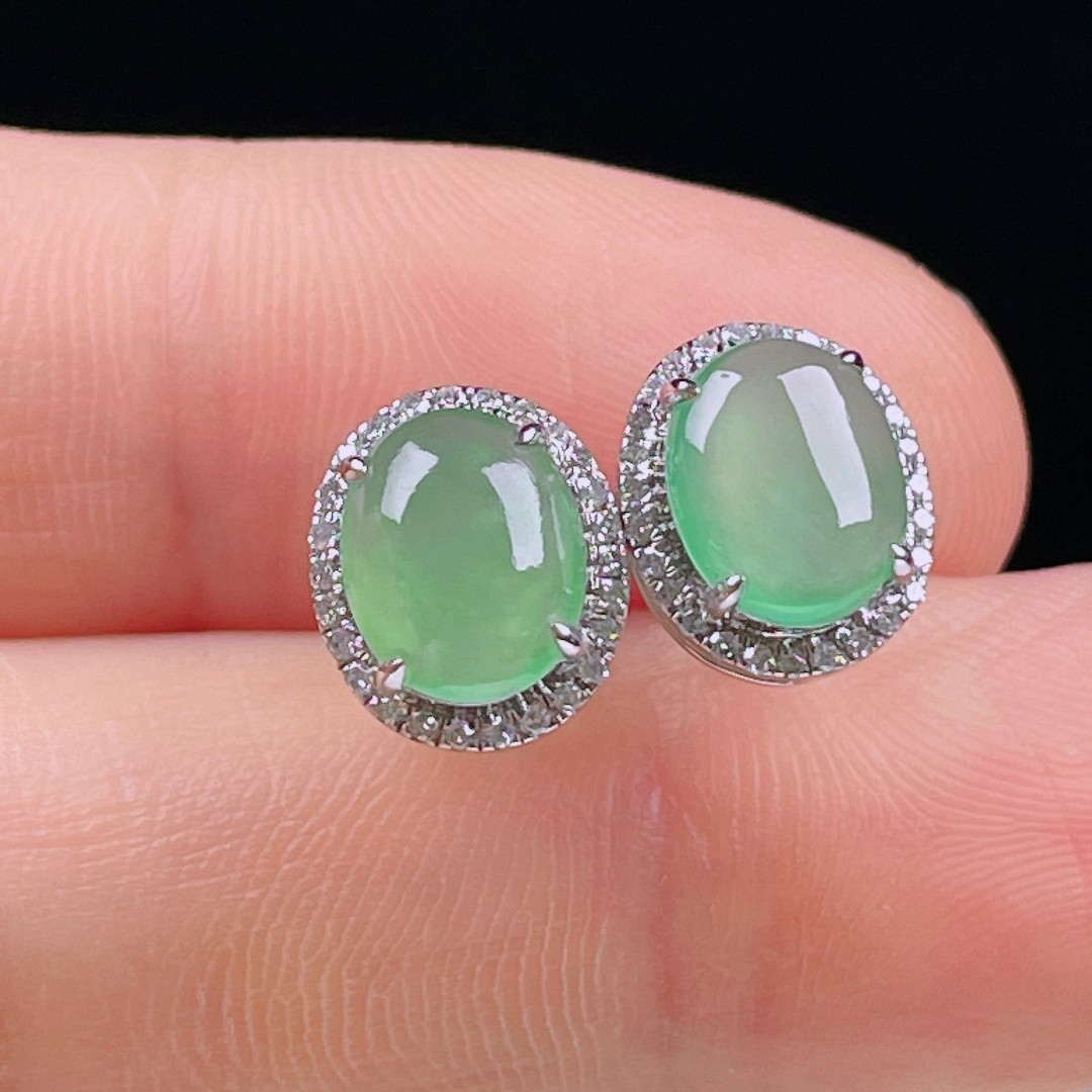 ️冰绿耳钉，老种起光，细底通透，尺寸：裸石8.2/7/3mm0701