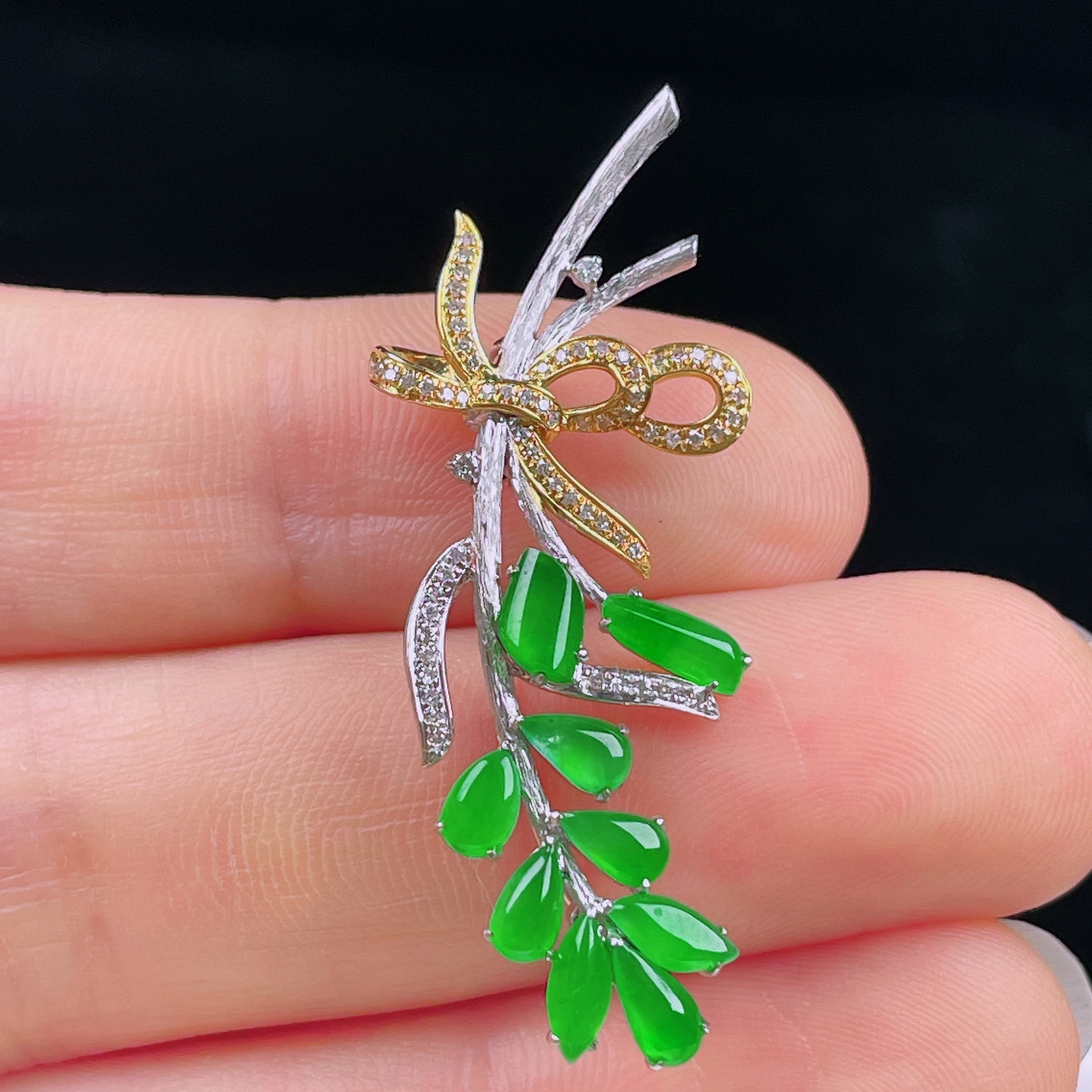 冰绿胸针，老种起光，细底通透，尺寸：42.3/14.6/4.6mm0701
