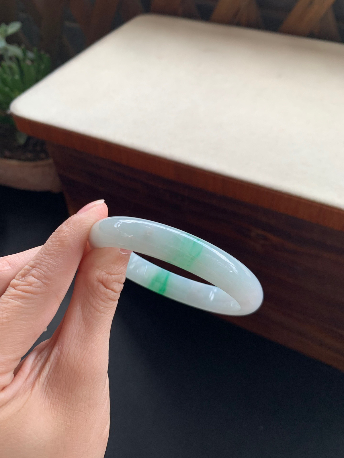 56圈口金丝绿正圈手镯