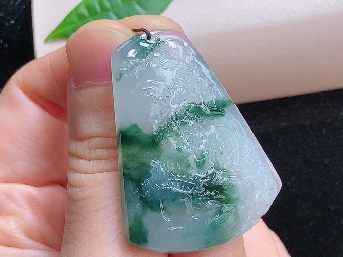 ️ 山水牌，无裂，尺寸40.8-31.4-7.7mm，包A附证书