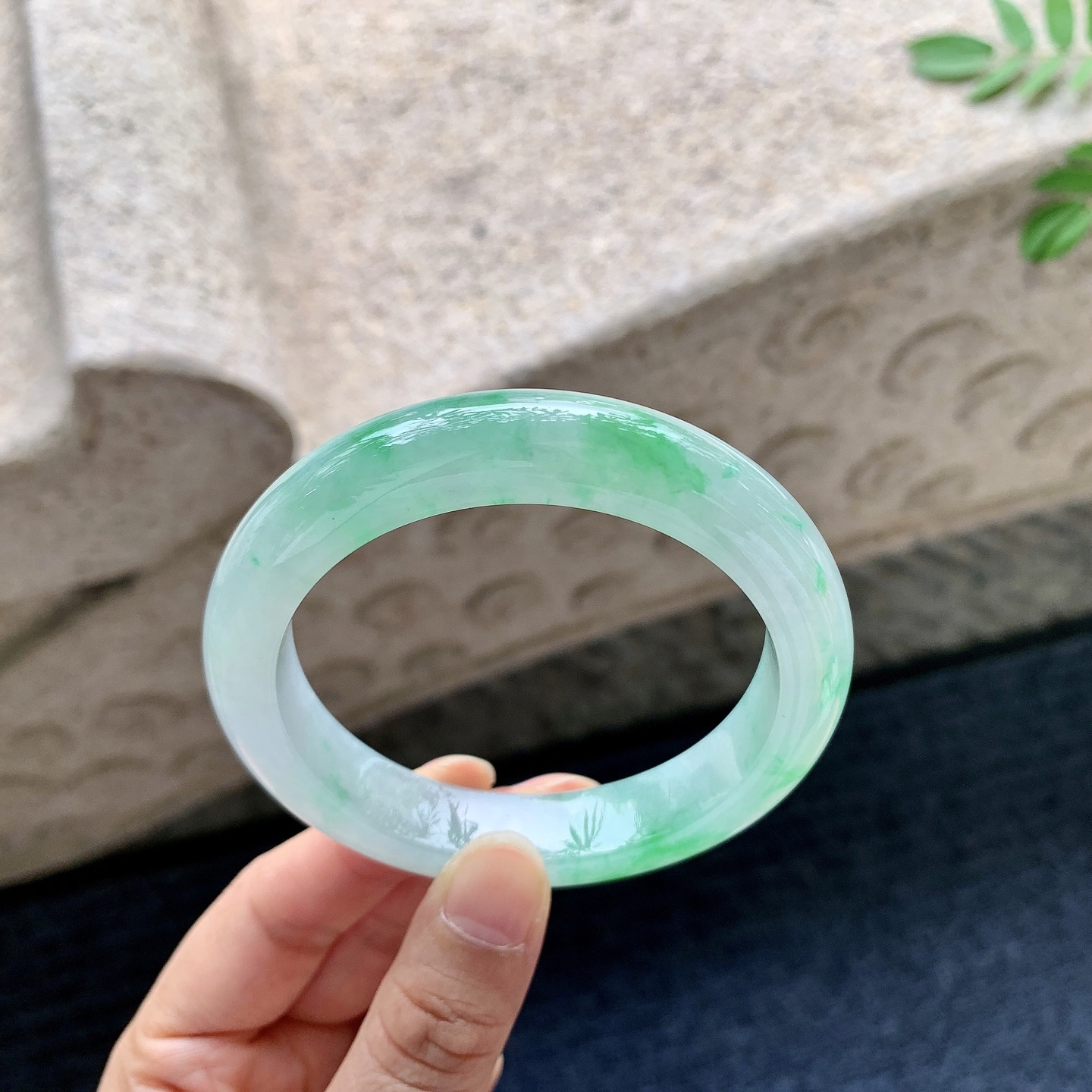 正圈 冰糯飘绿，水润，种老，细腻，打灯有棉纹
