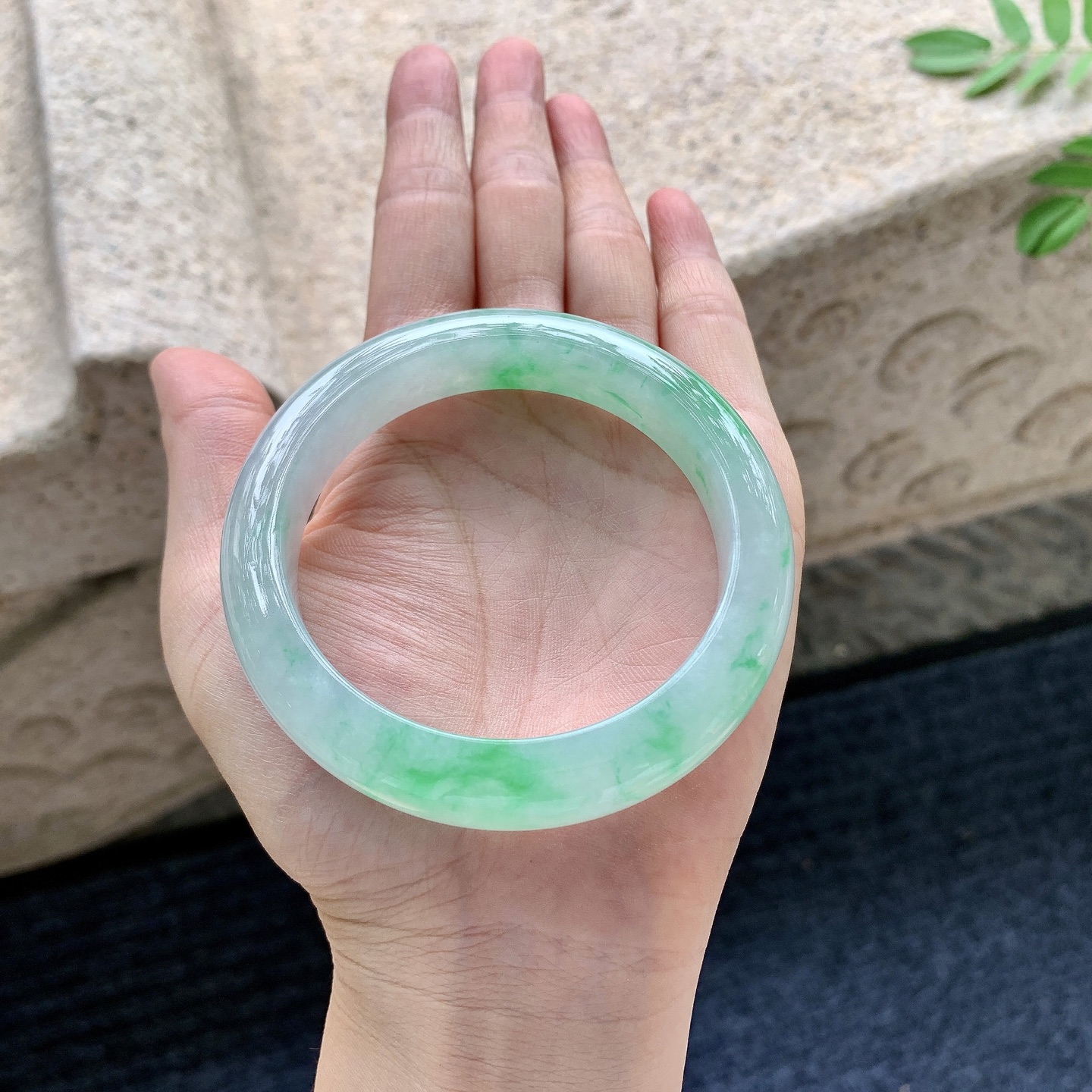 正圈 冰糯飘绿，水润，种老，细腻，打灯有棉纹