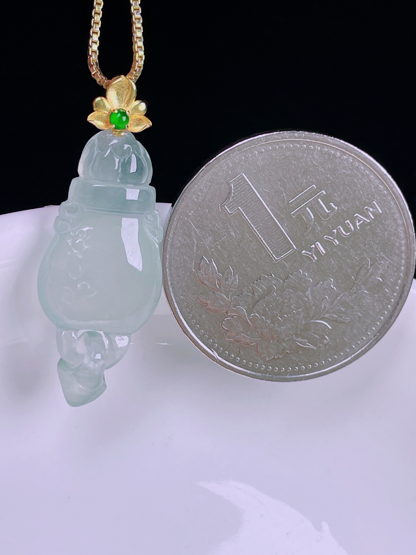 ️白冰玉瓶，老种起光，细底通透，尺寸：32.4裸石28/12/4.9mm0701