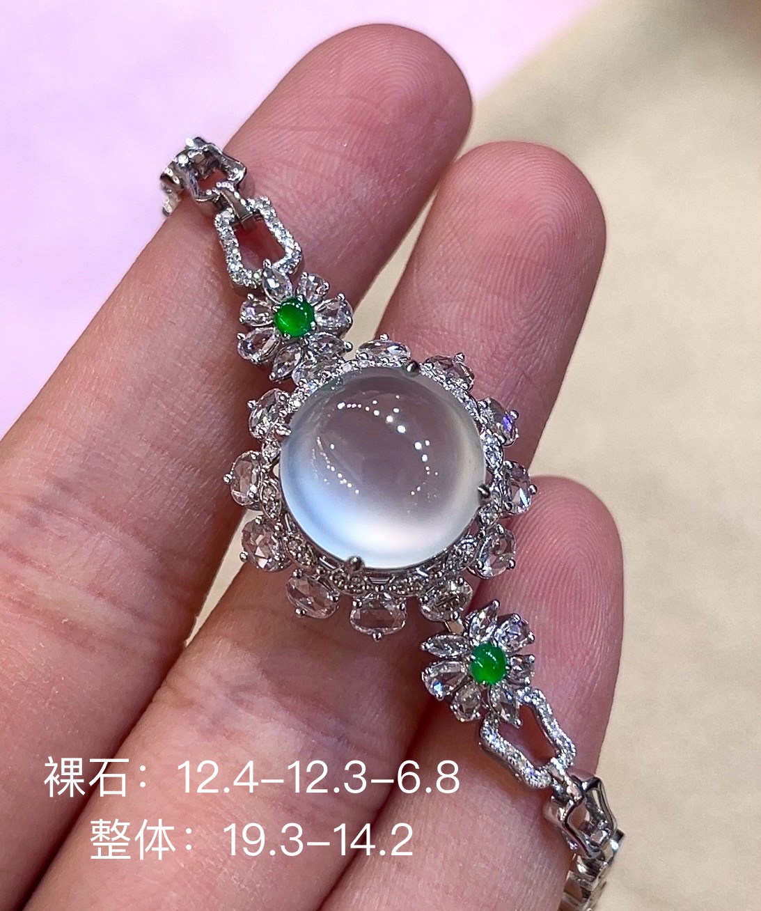 新货 ，高冰翡翠蛋面手链 冰透透水润润，圆润饱满，种水 胶感十足，18k金镶南非钻，性比超高，12.