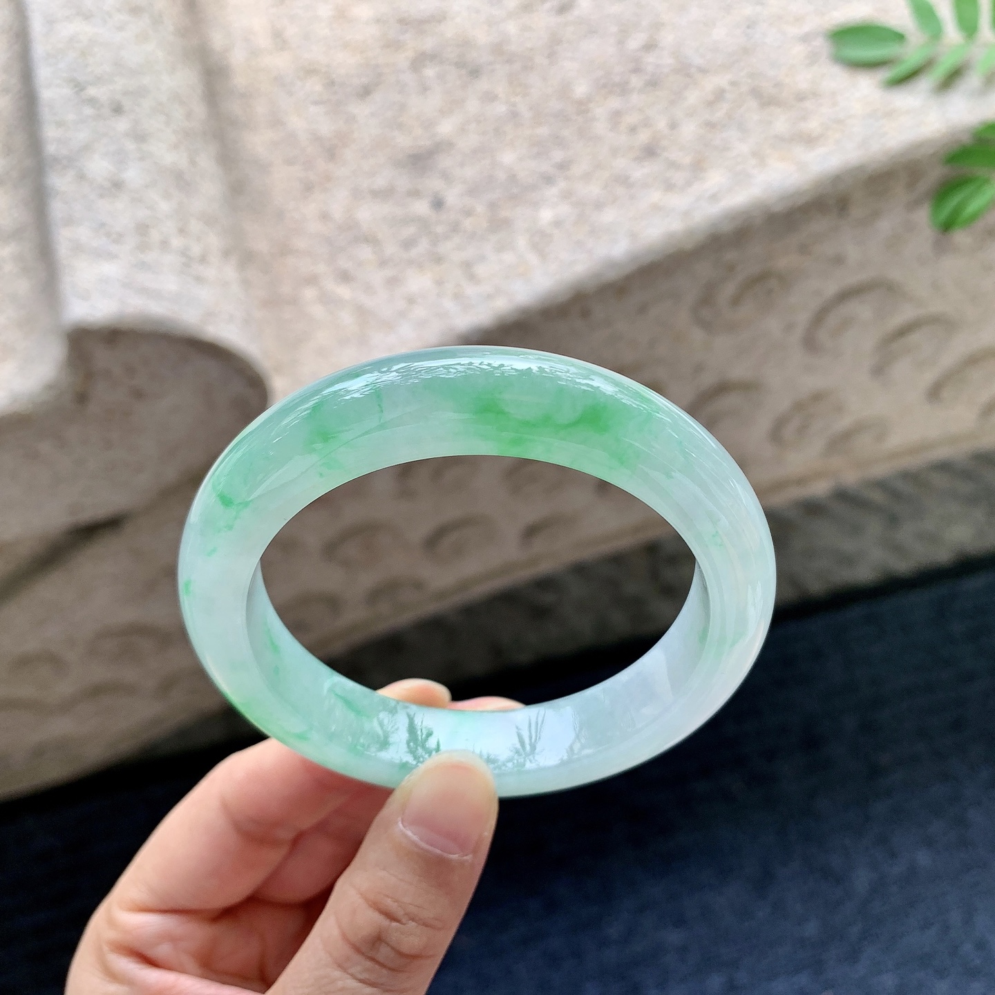正圈 冰糯飘绿，水润，种老，细腻，打灯有棉纹